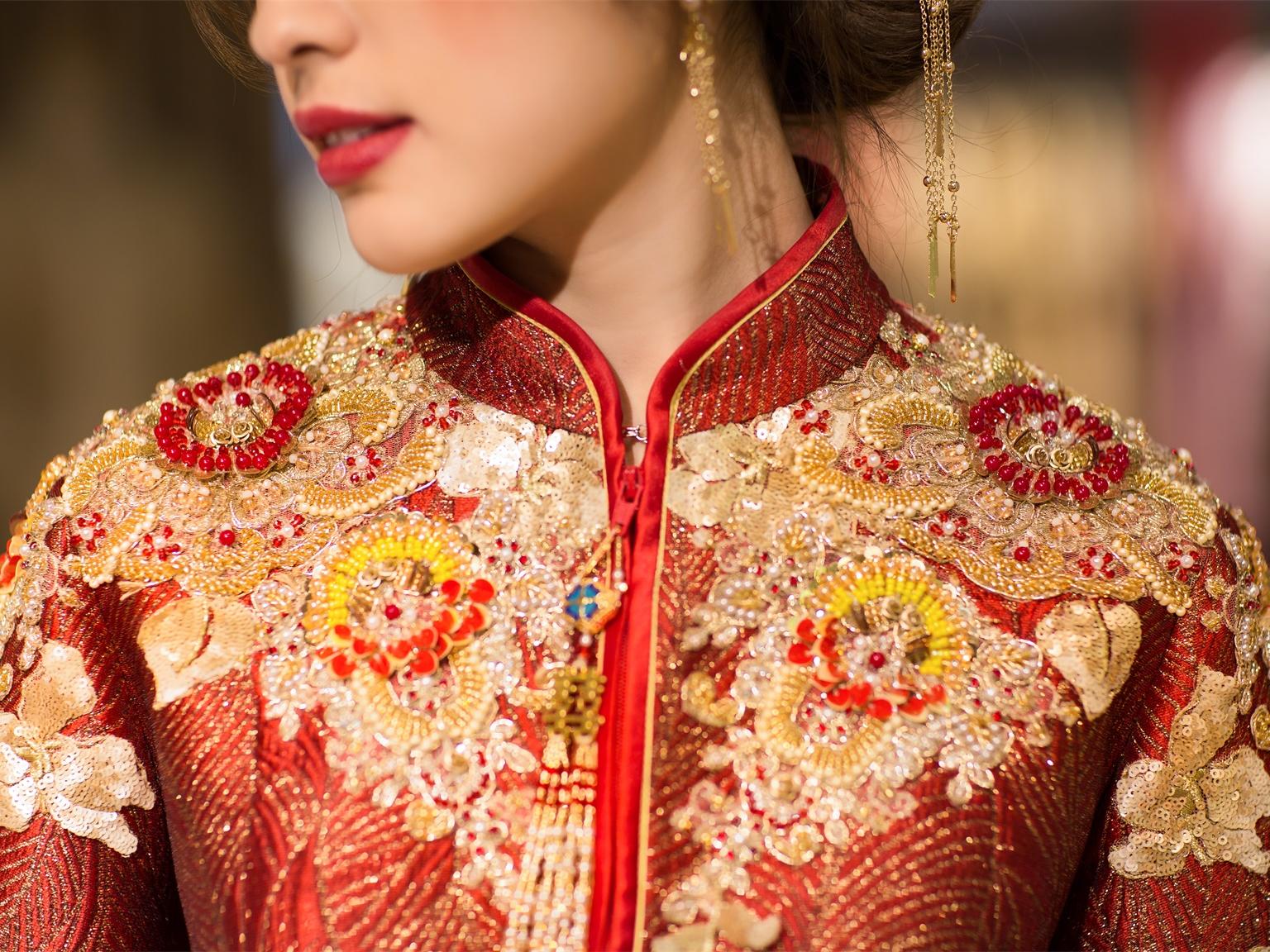 威海香庭花海礼服馆-拖尾仪式纱、秀禾服