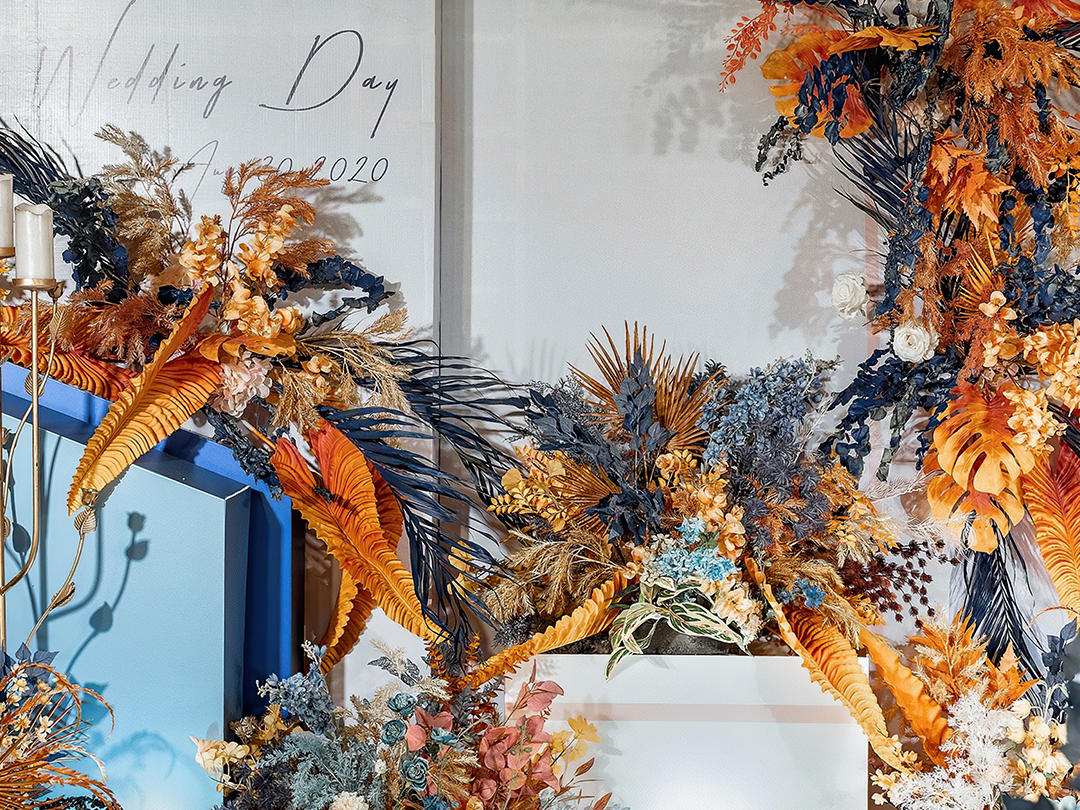 【刷爆朋友圈的婚礼】蓝橙色撞色花艺婚礼主题