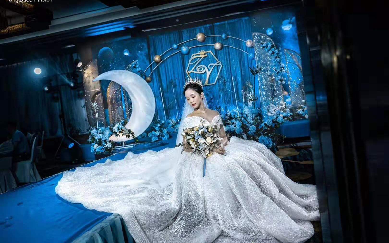 长沙天鹅婚纱礼服-出门中式礼服和大气长尾主纱套系