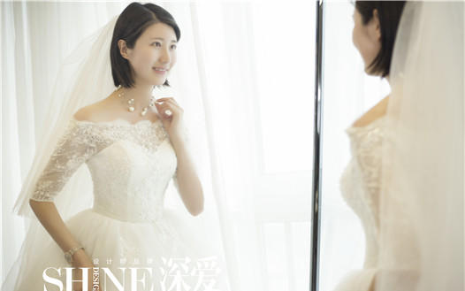 平日里穿惯了军装 没想到穿上婚纱竟如此动人