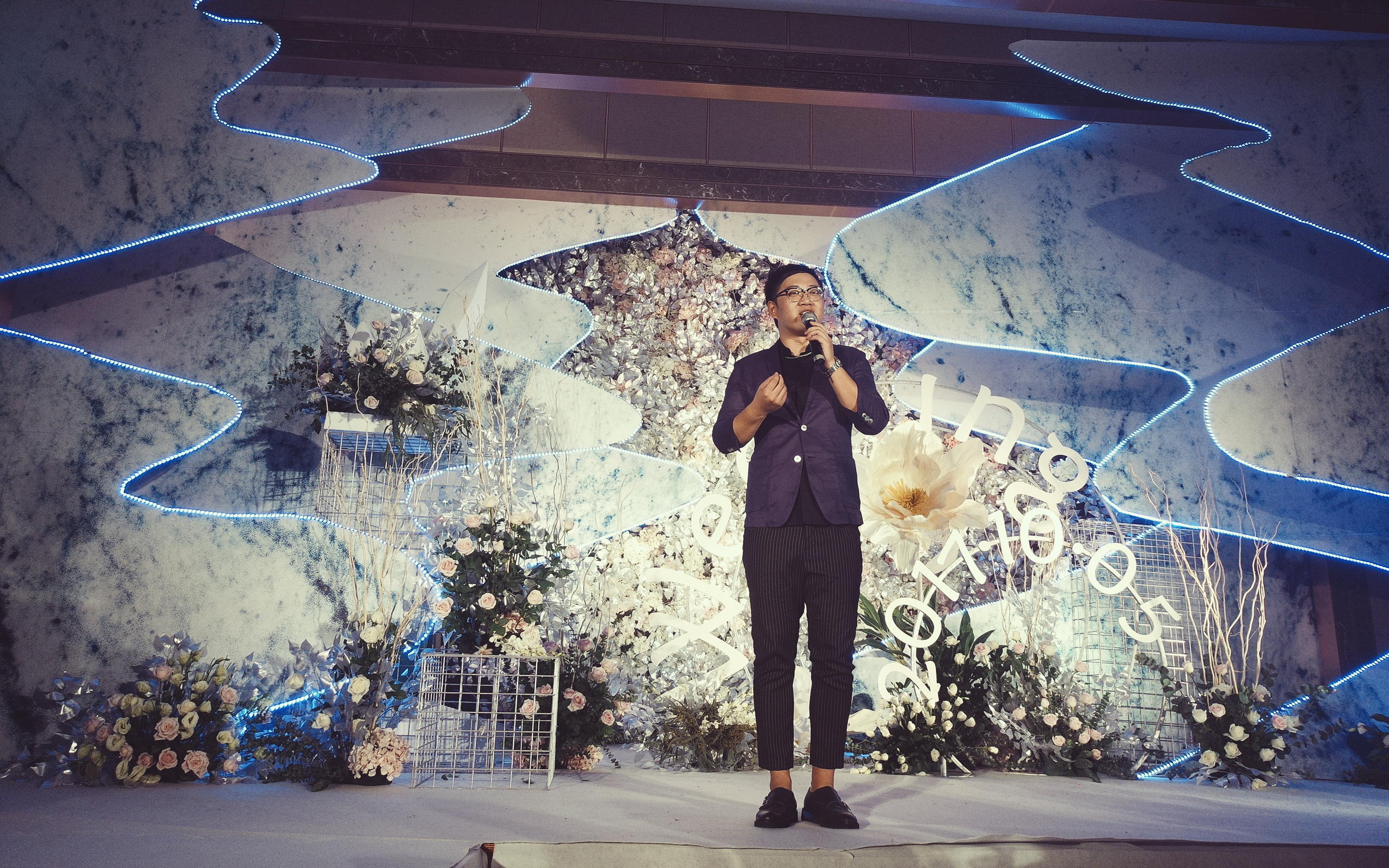 【婚礼晚宴】（重氛围）主持人+专业督导+音乐助理