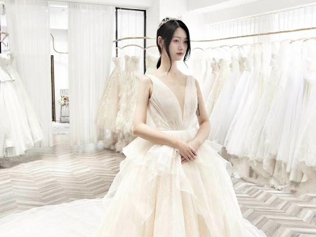 【 雅致系列套餐 】送7套服装+跟妆