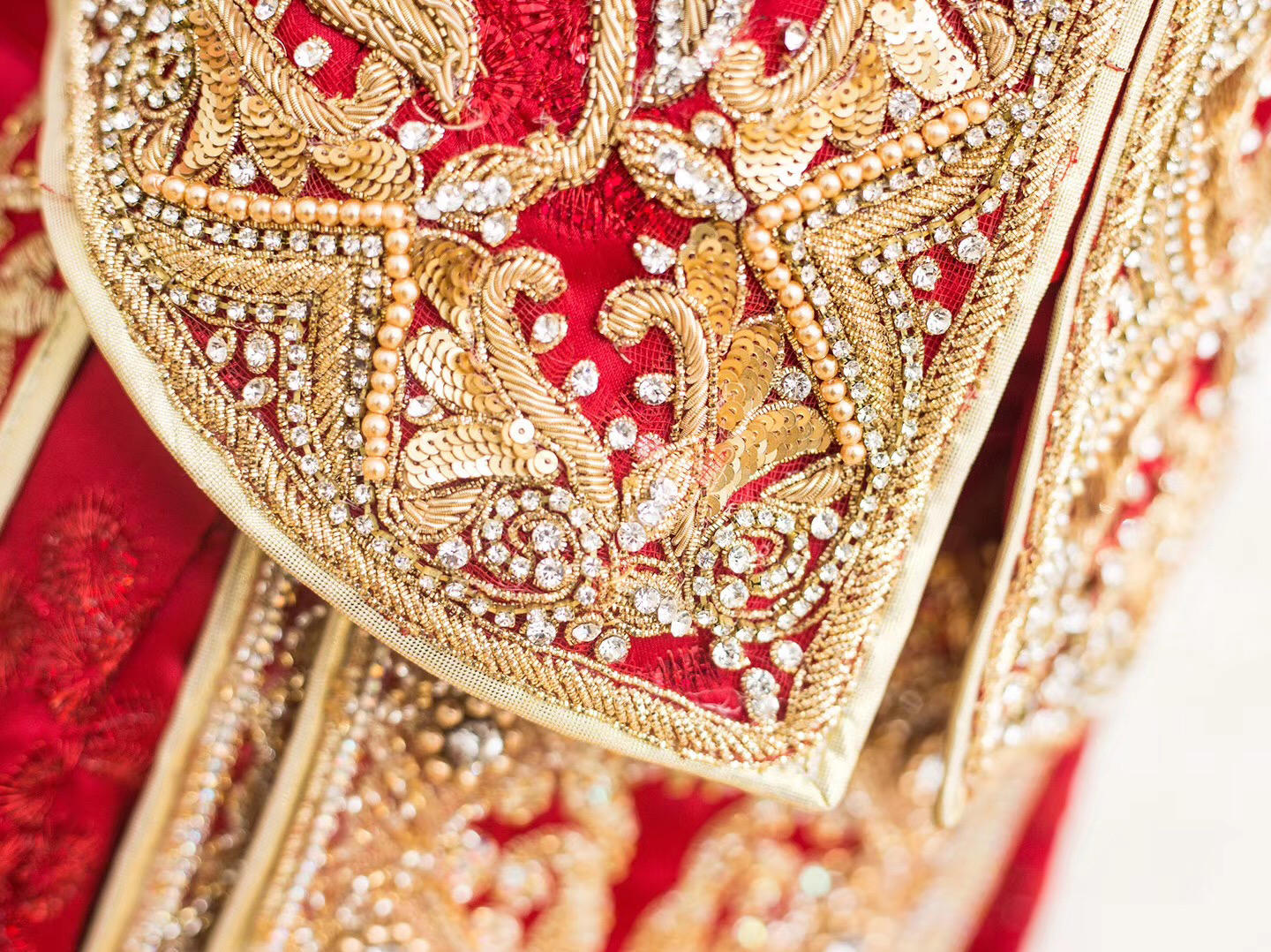 马来西亚纯手工定制秀禾服，耗时2000多工时