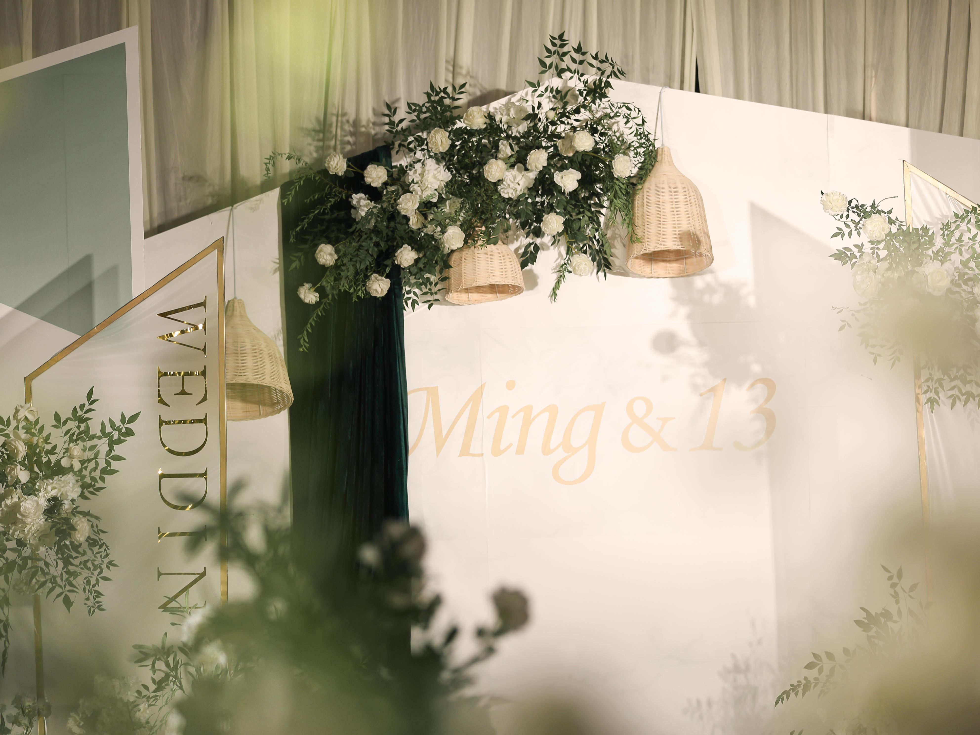 白绿色系简约室内大气婚礼小预算