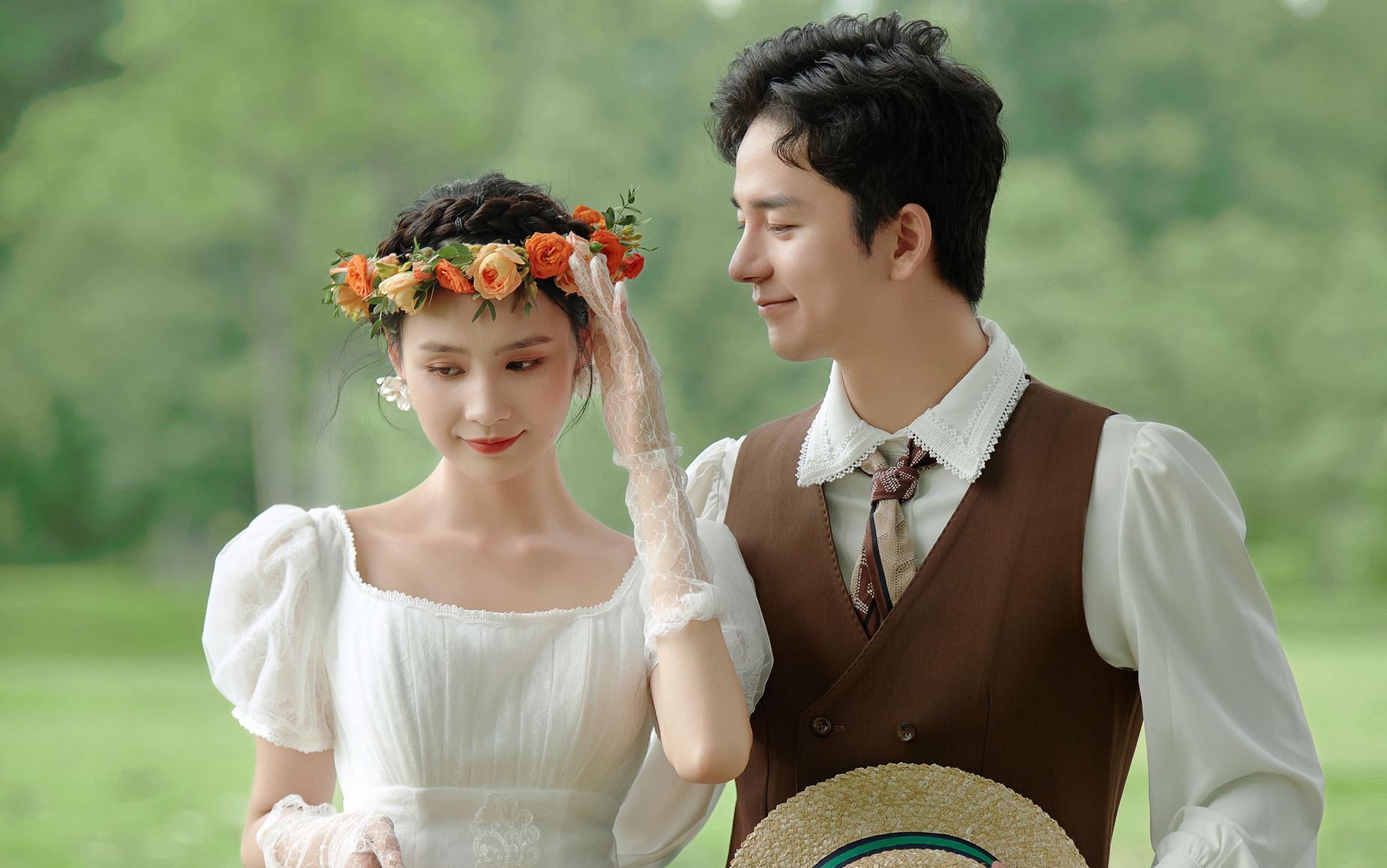 電影感法式復(fù)古婚紗照｜法式草坪風(fēng)