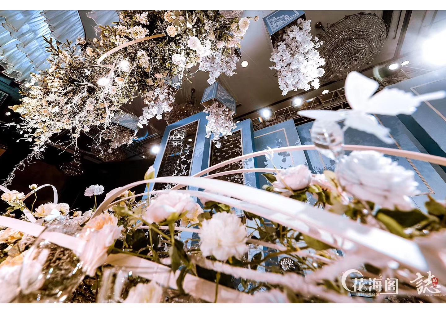 遵循内心，去追溯那一份纯真且至善至美的爱。