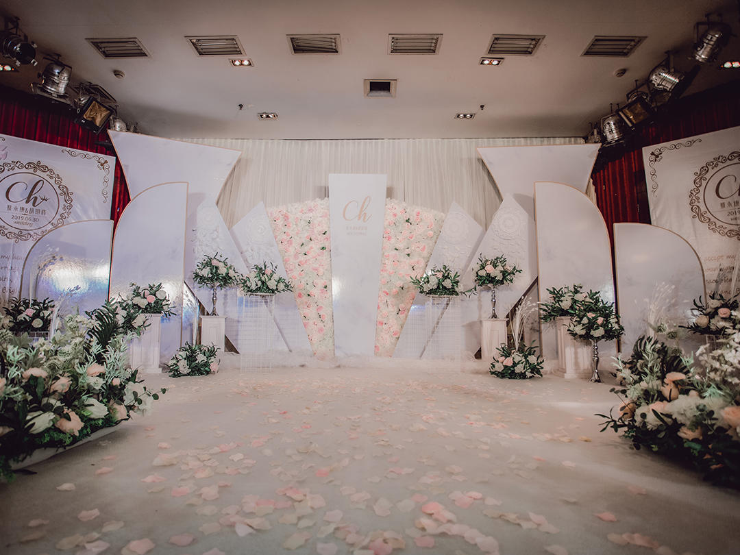 四大全包送婚纱送地爆球花艺梦幻主题《静待花开》