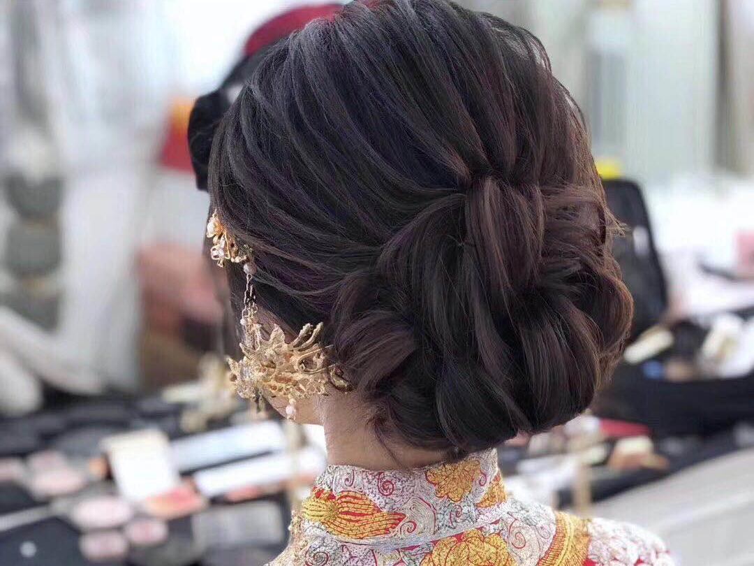 资深化妆师全天跟妆+伴娘妆+免费借头饰