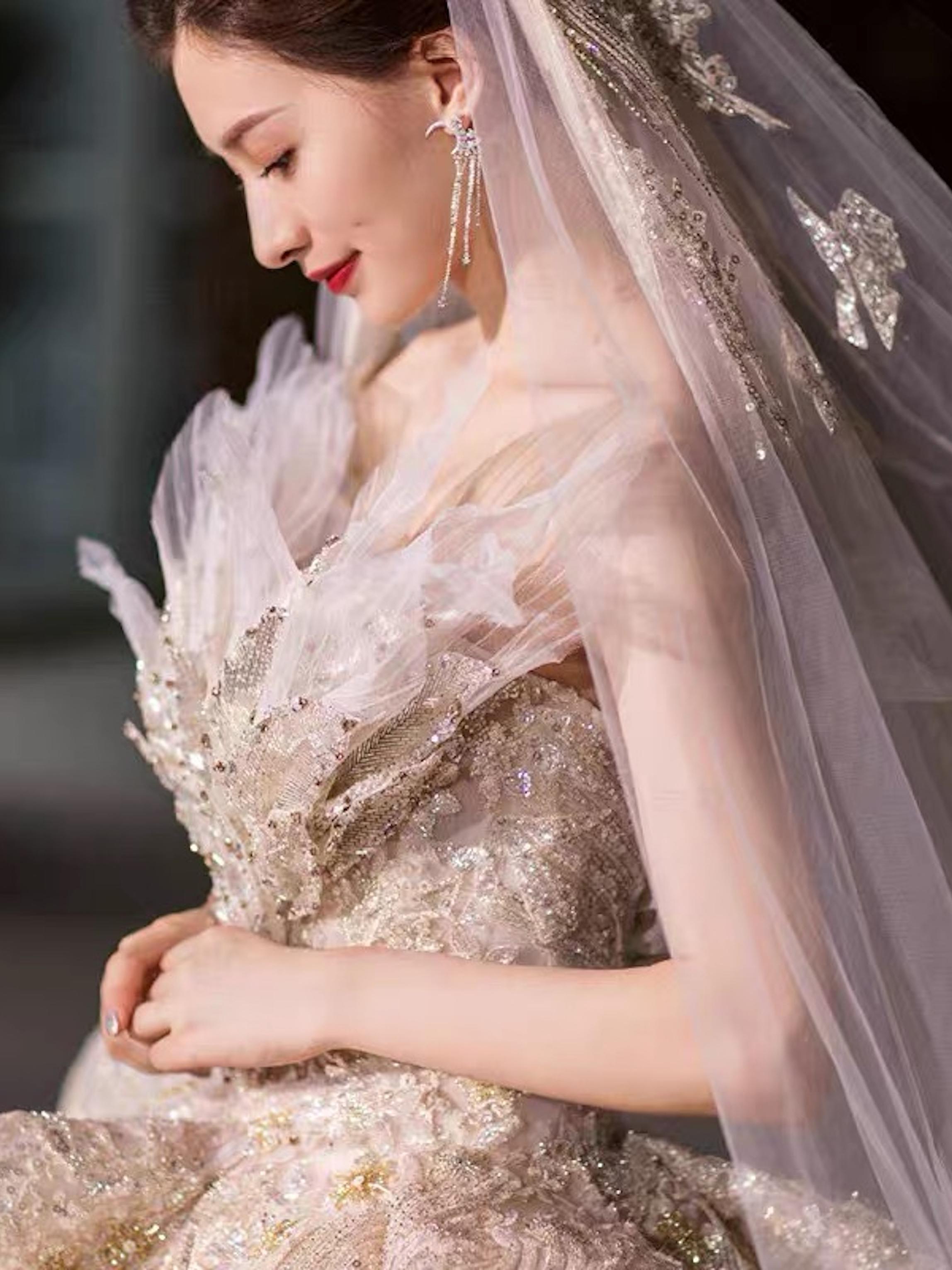 【镇店】维洛思婚纱保护款重工婚纱套+金牌化妆师