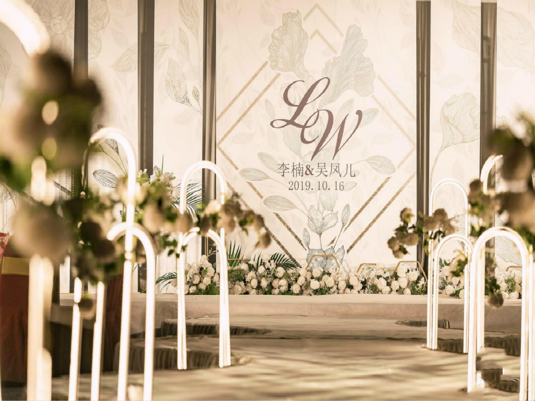 简约欧式风格，大理石纹理花艺布置