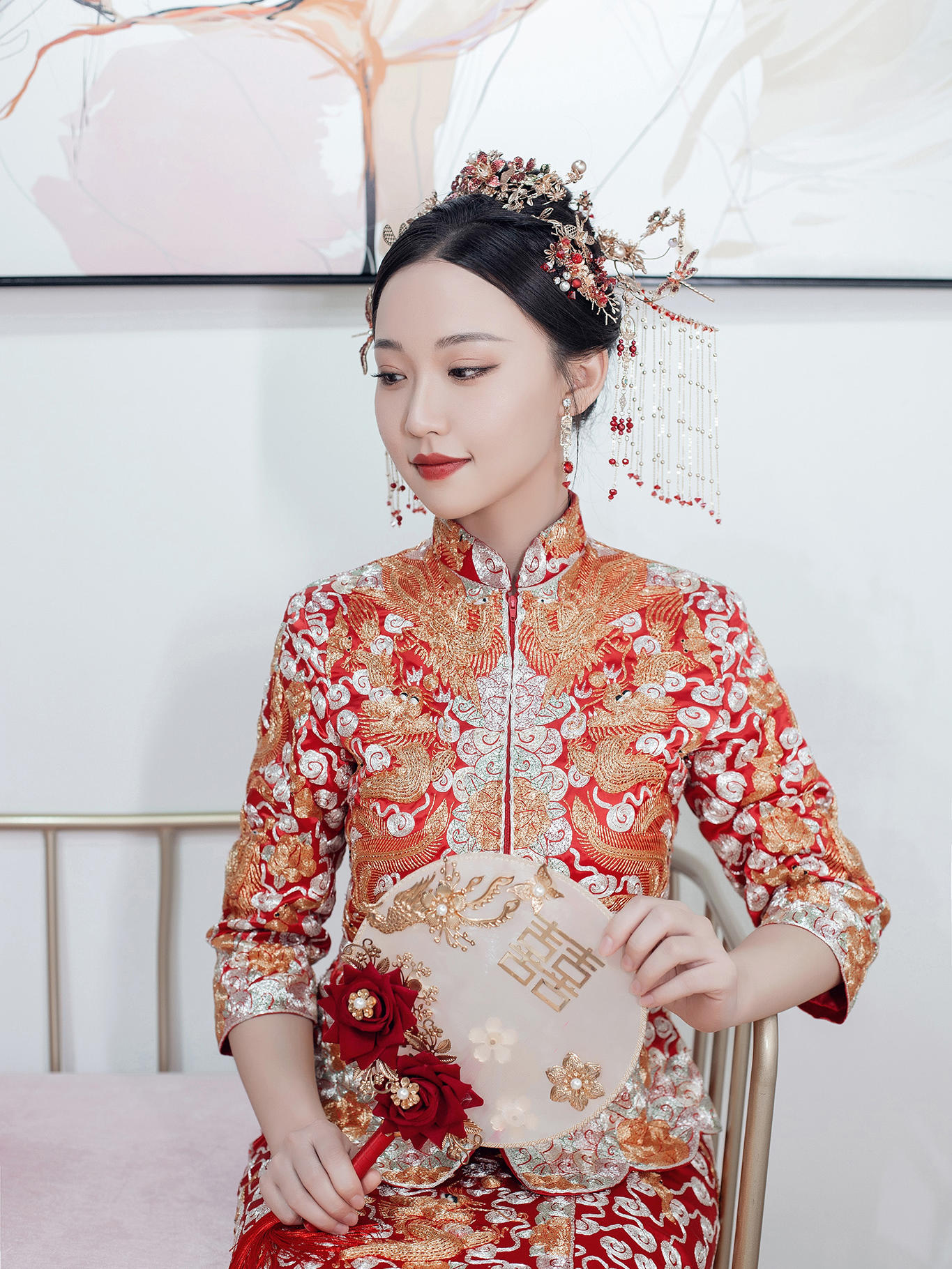 【欣薇婚纱】资深化妆师+量身定制3套造型