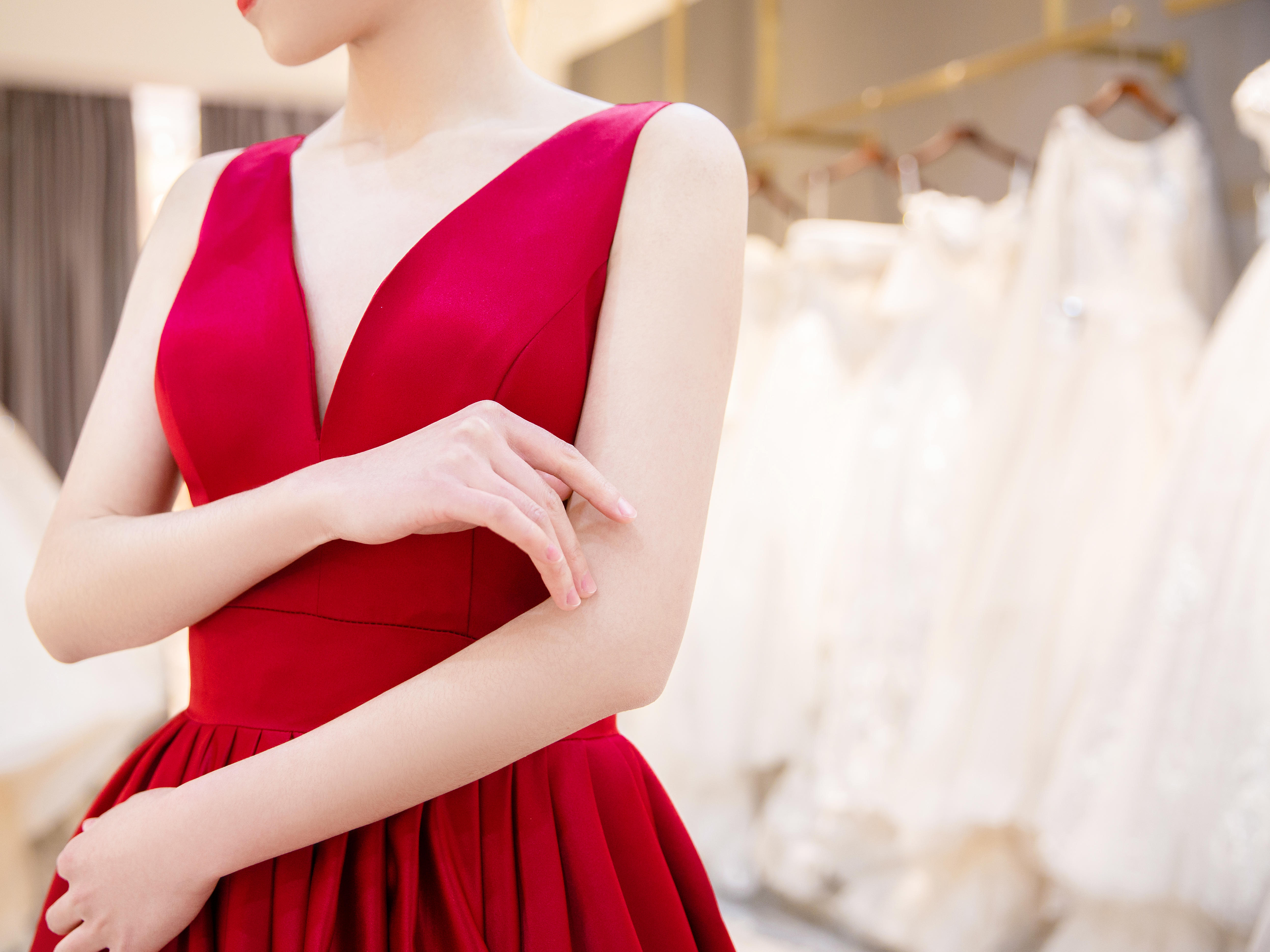 【艾拉婚纱】拖尾主纱+秀禾+敬酒送伴娘服