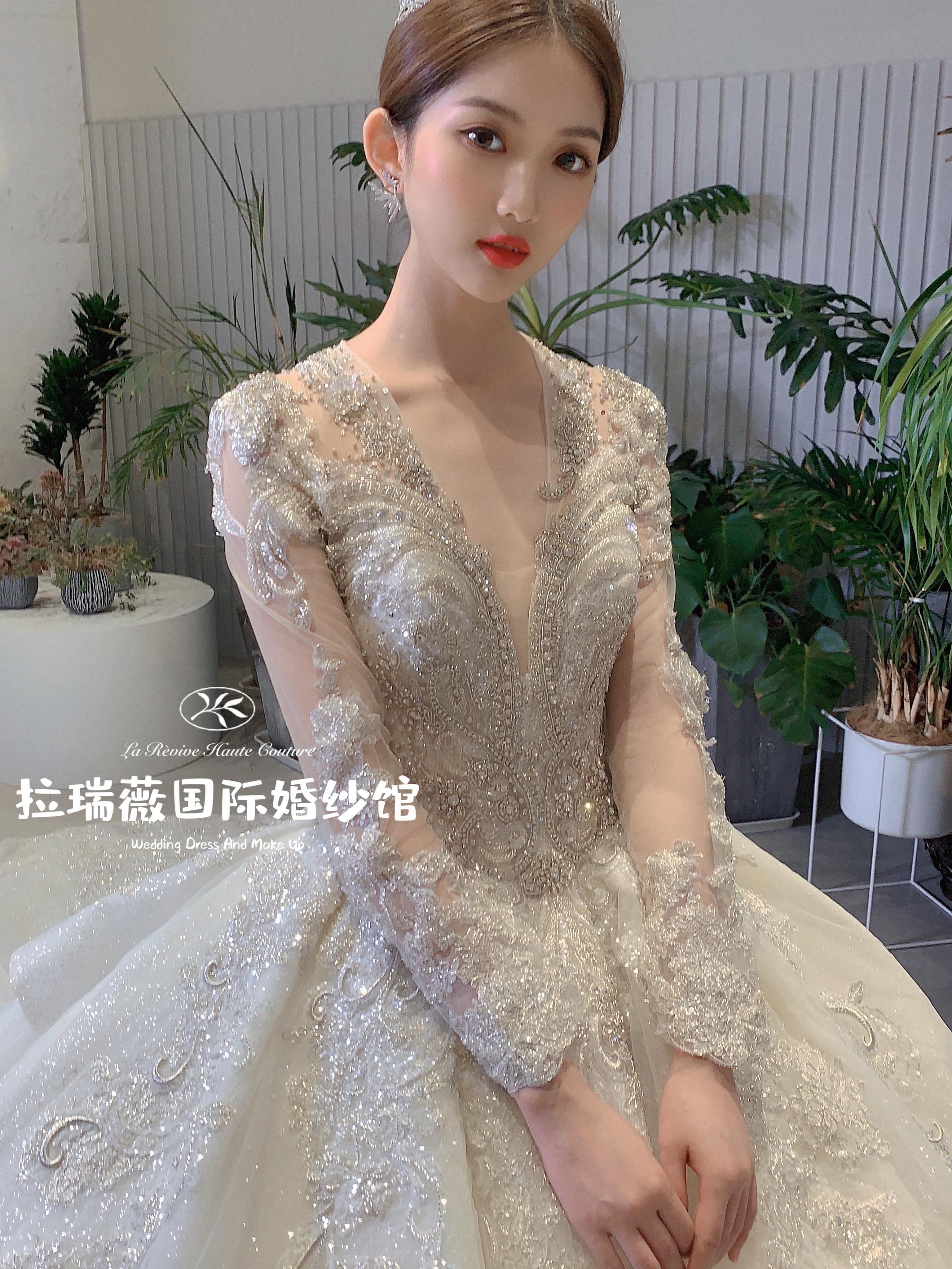 拉瑞薇【香港ST】国际品牌婚纱礼服+首席级跟妆