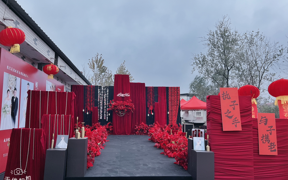 红色的热情和黑色的神秘尽显高级