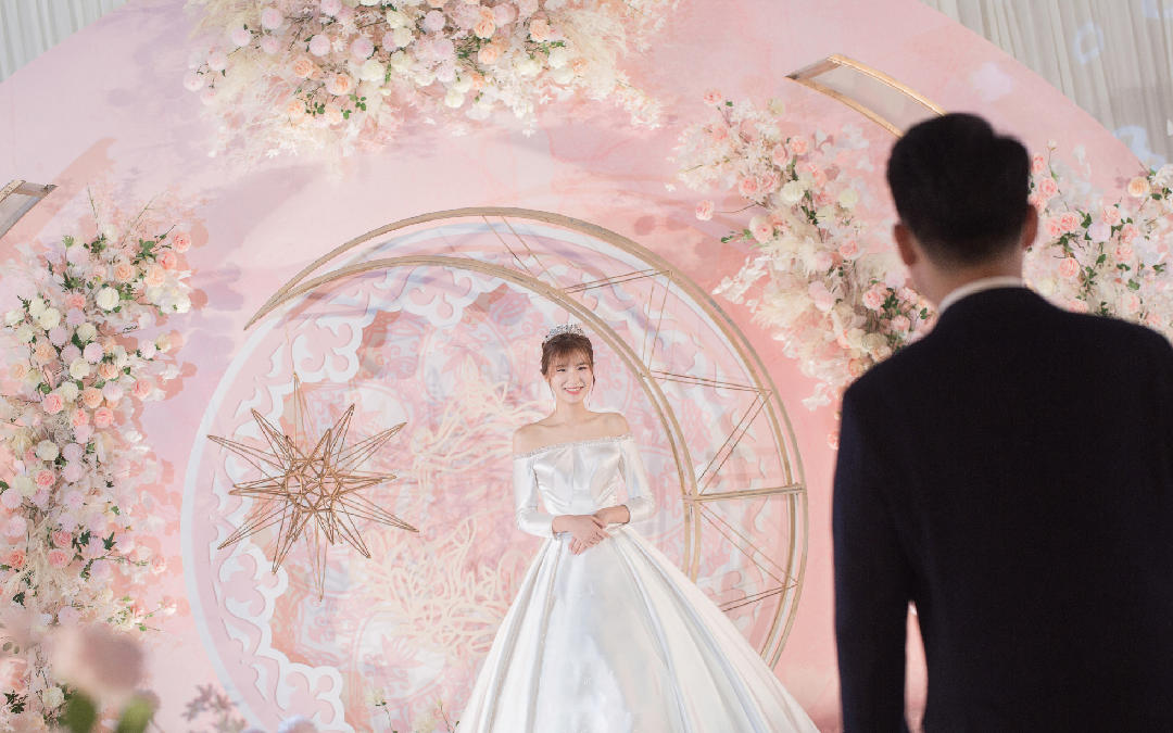 【煋缘婚礼】朦胧中略透着黄色，淡淡的、柔柔的，充