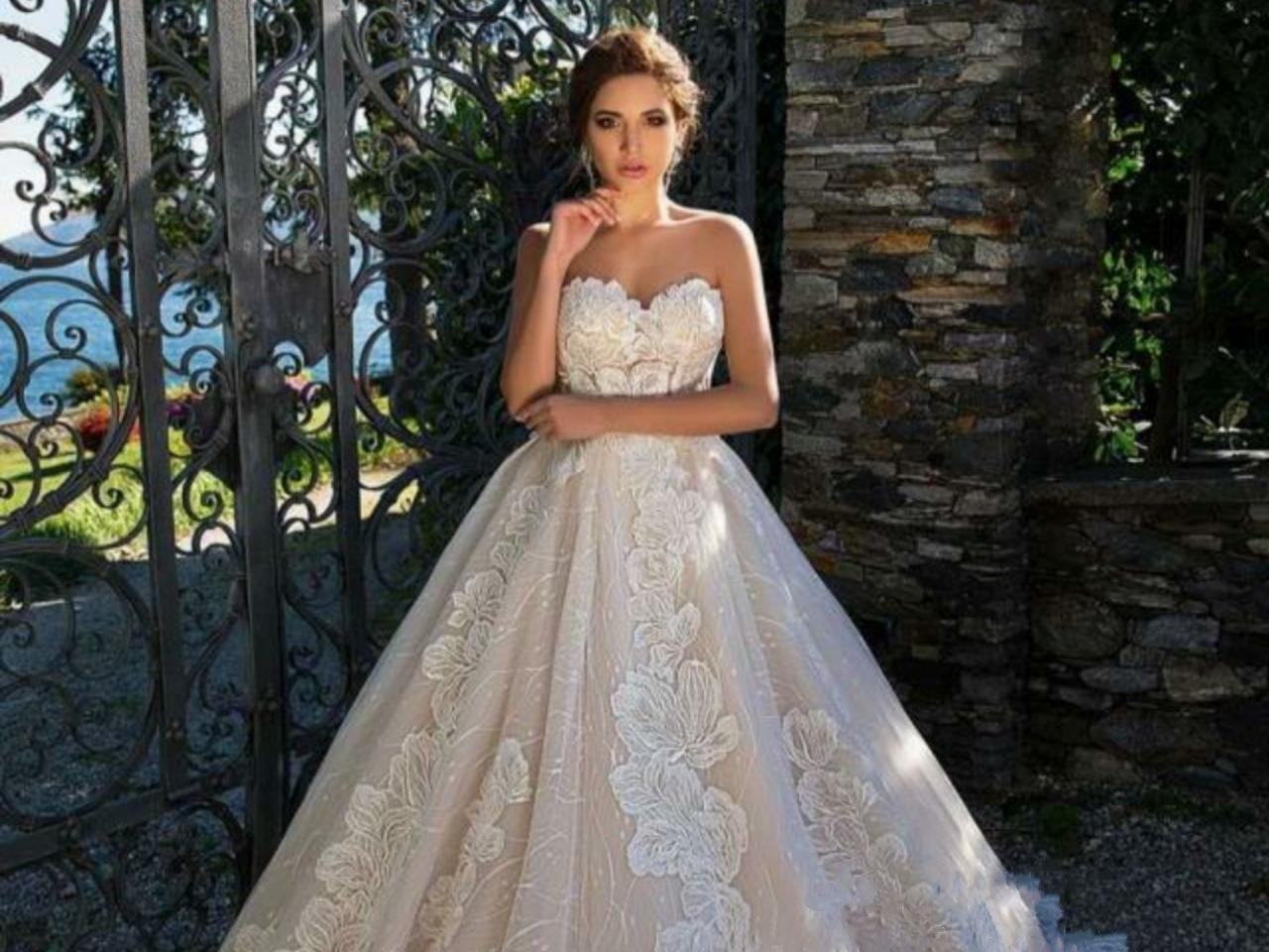 抹胸花瓣收腰拖尾仪式纱+秀禾服/敬酒服4件套租赁