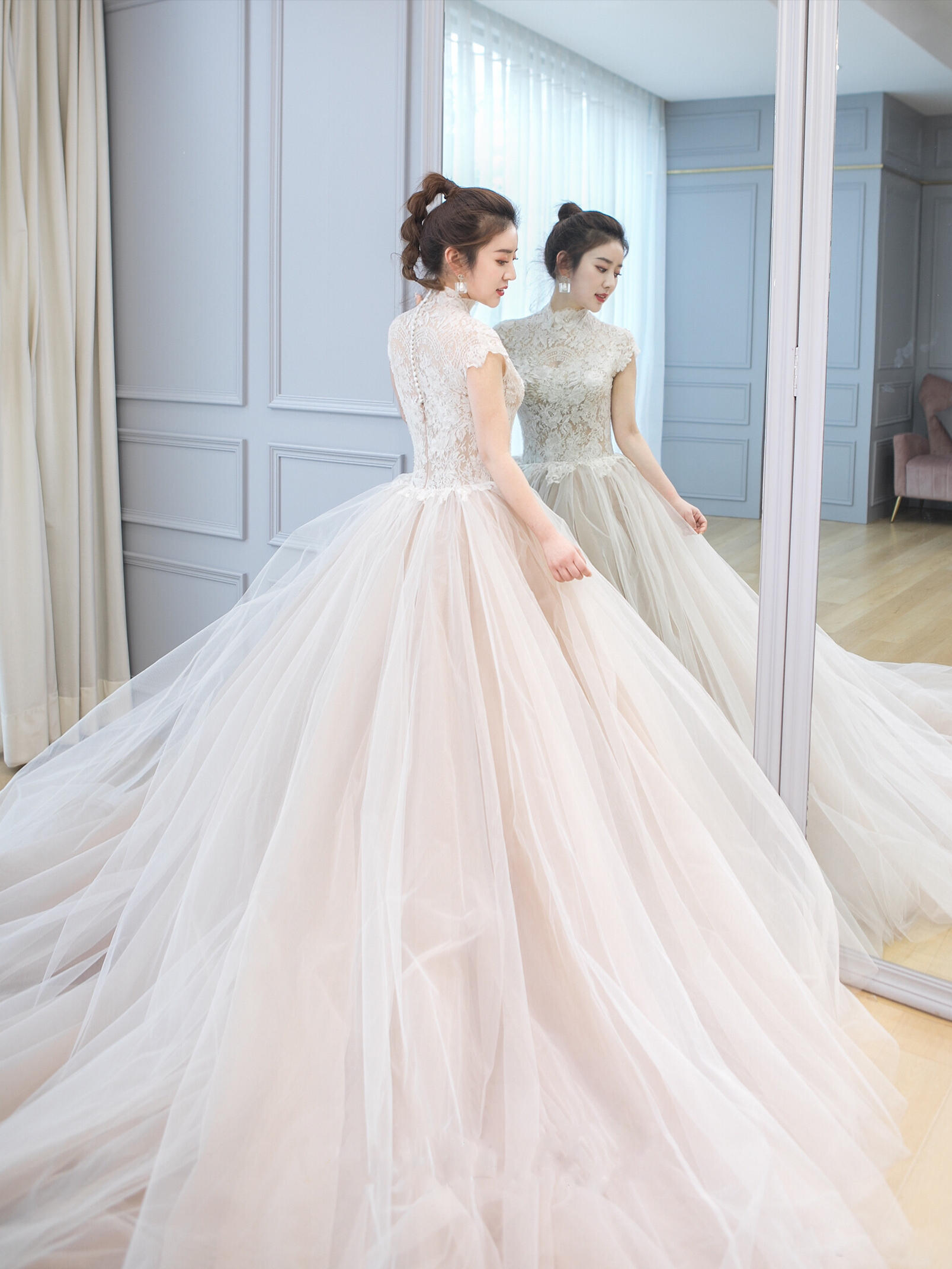 【董小姐婚纱工作室】秀禾服+仪式拖尾婚纱+敬酒服