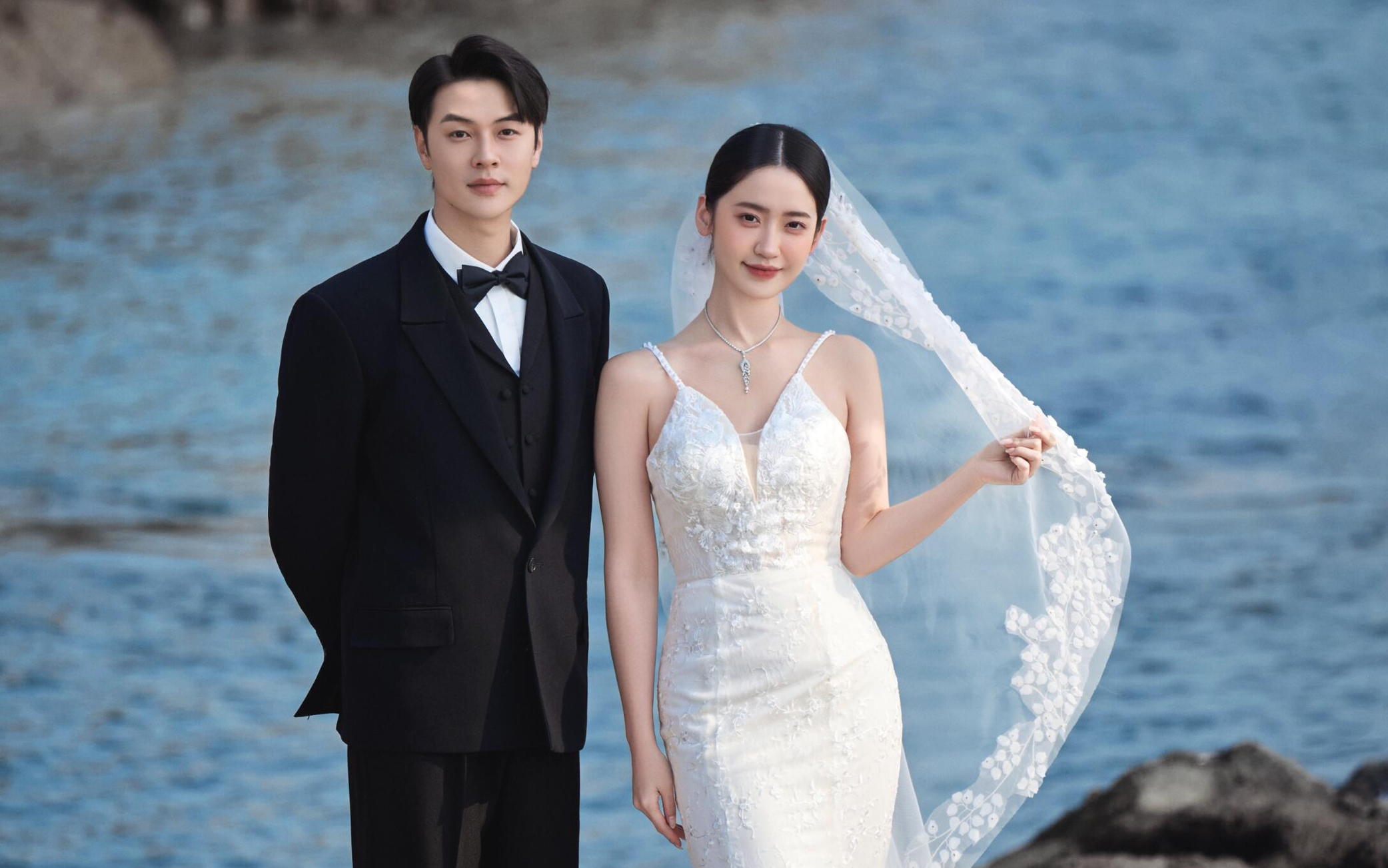 礁石海景婚紗照｜這氛圍感簡直不要太絕 