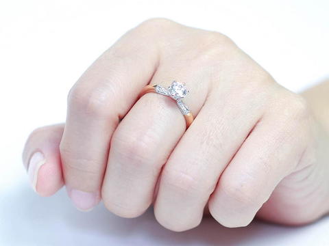 国潮系列 原创设计简约菱状六圆爪结婚钻戒