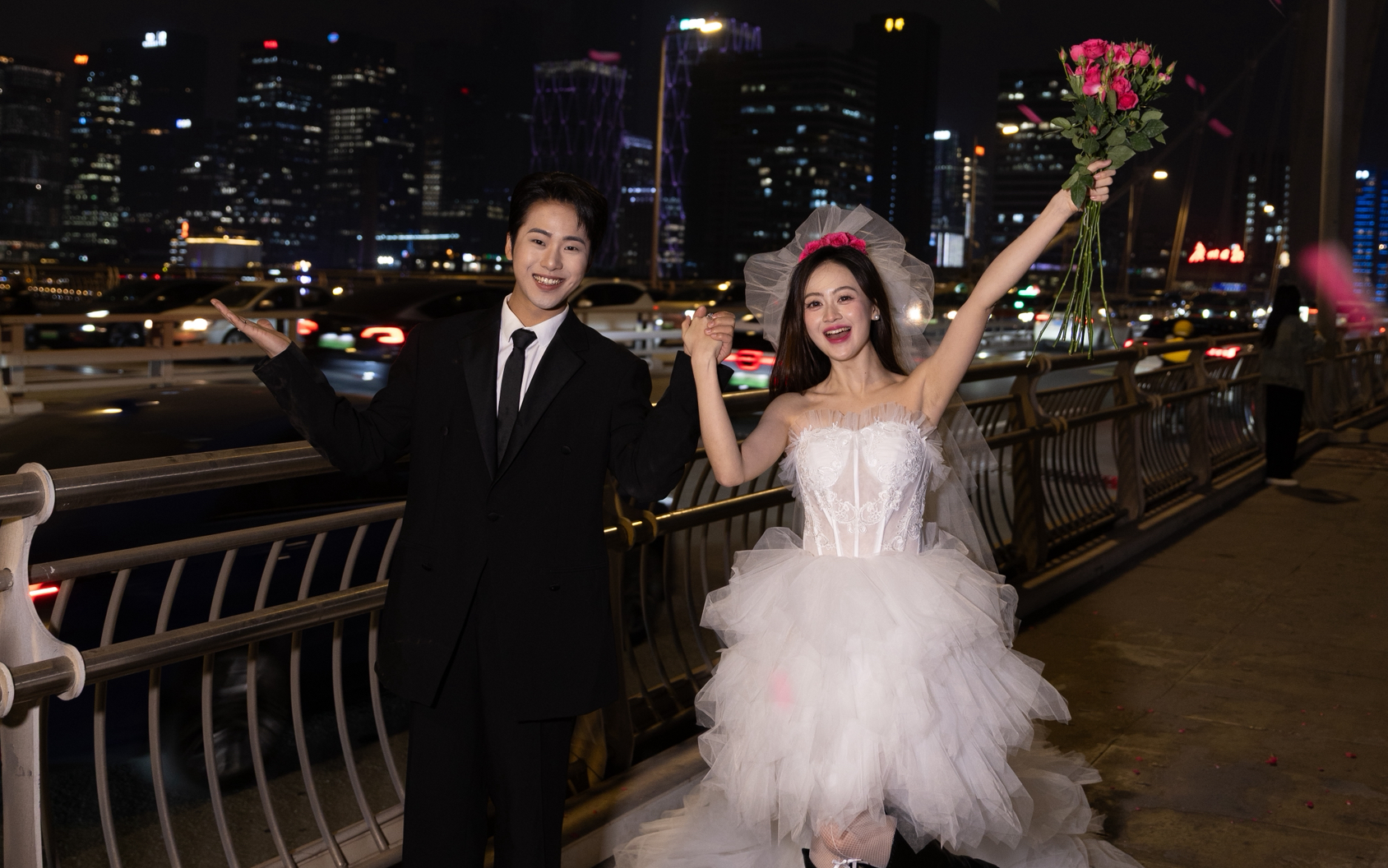 （廣州獵德大橋）讓天黑拍婚紗照又多了一個(gè)理由氛感