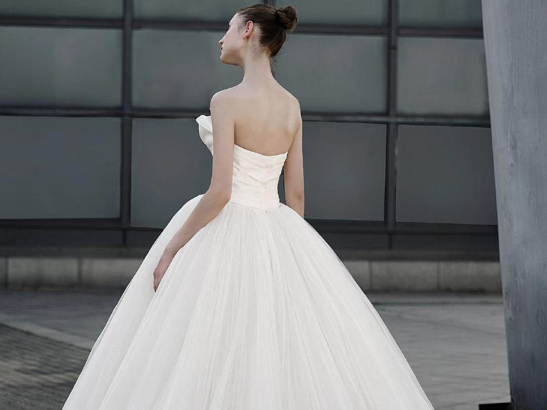 菏泽艾慕丝婚纱奢华婚纱礼服租赁定制套系