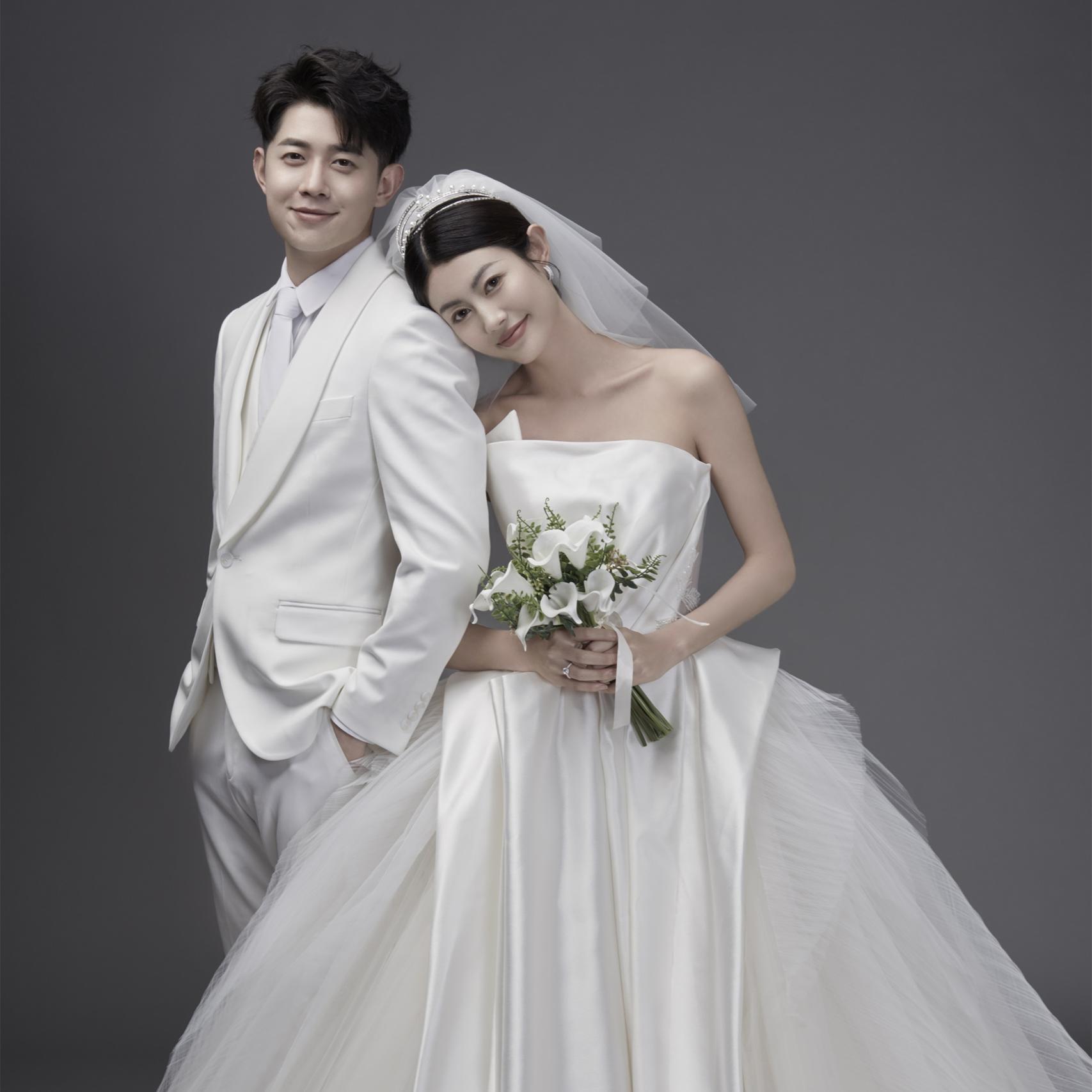 【店长推荐】简艺术—纯色内景婚纱照|温州影楼