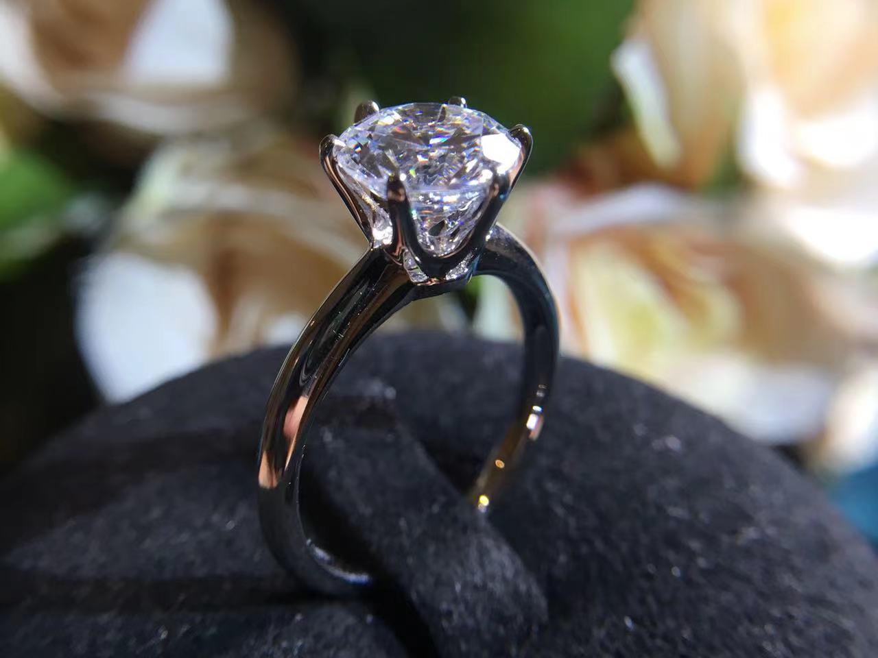 非梵钰禧｜18K白经典款六爪1克拉高托结婚钻戒