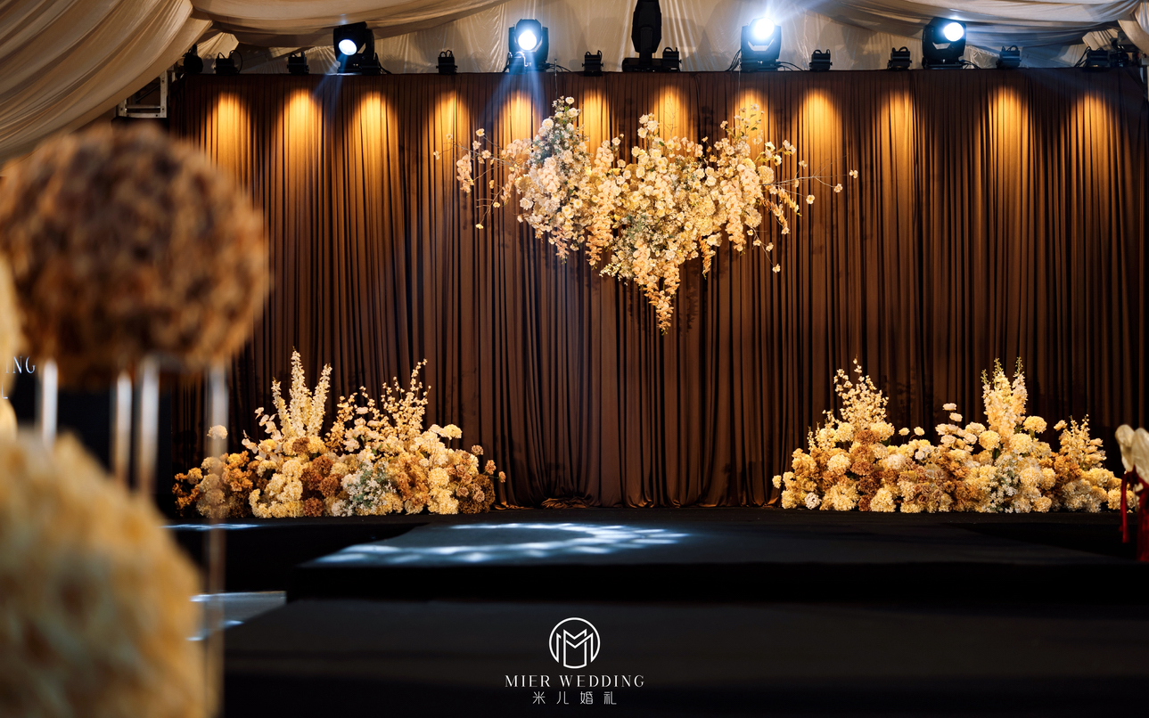 常熟沙家浜大棚婚礼现场，小众咖色系布幔婚礼