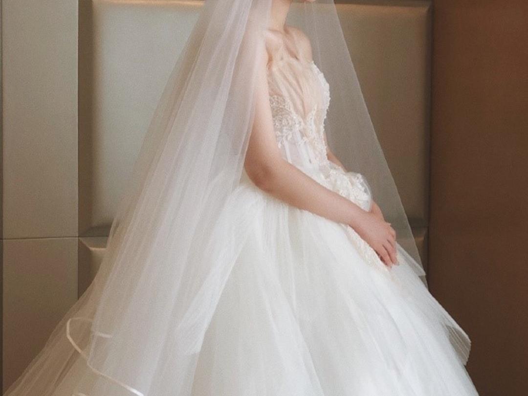 【超值体验】大牌经典婚纱3件套送4件伴娘服