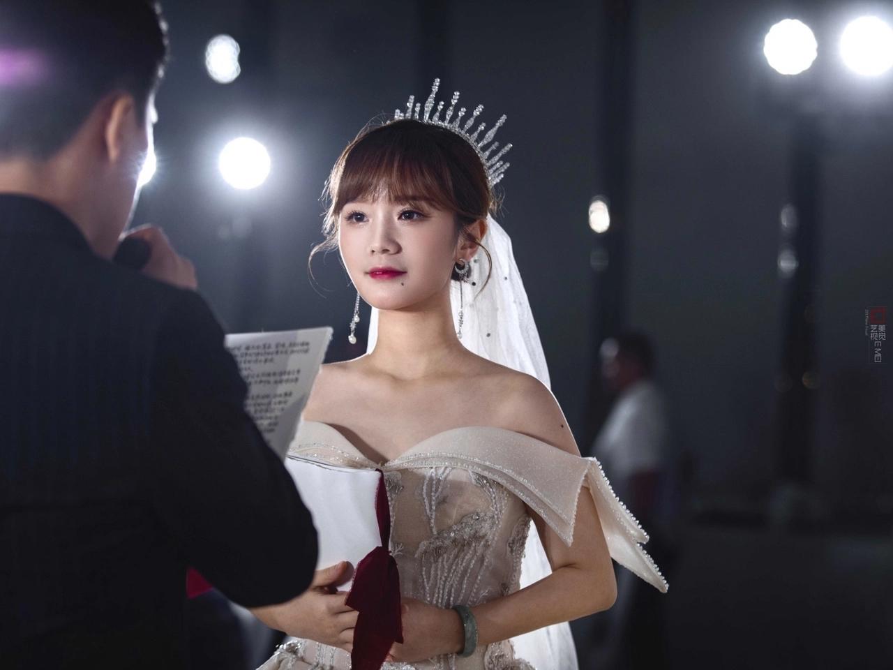 郑州芊悦美妆资深化妆师全天跟妆3套造型+妈妈妆