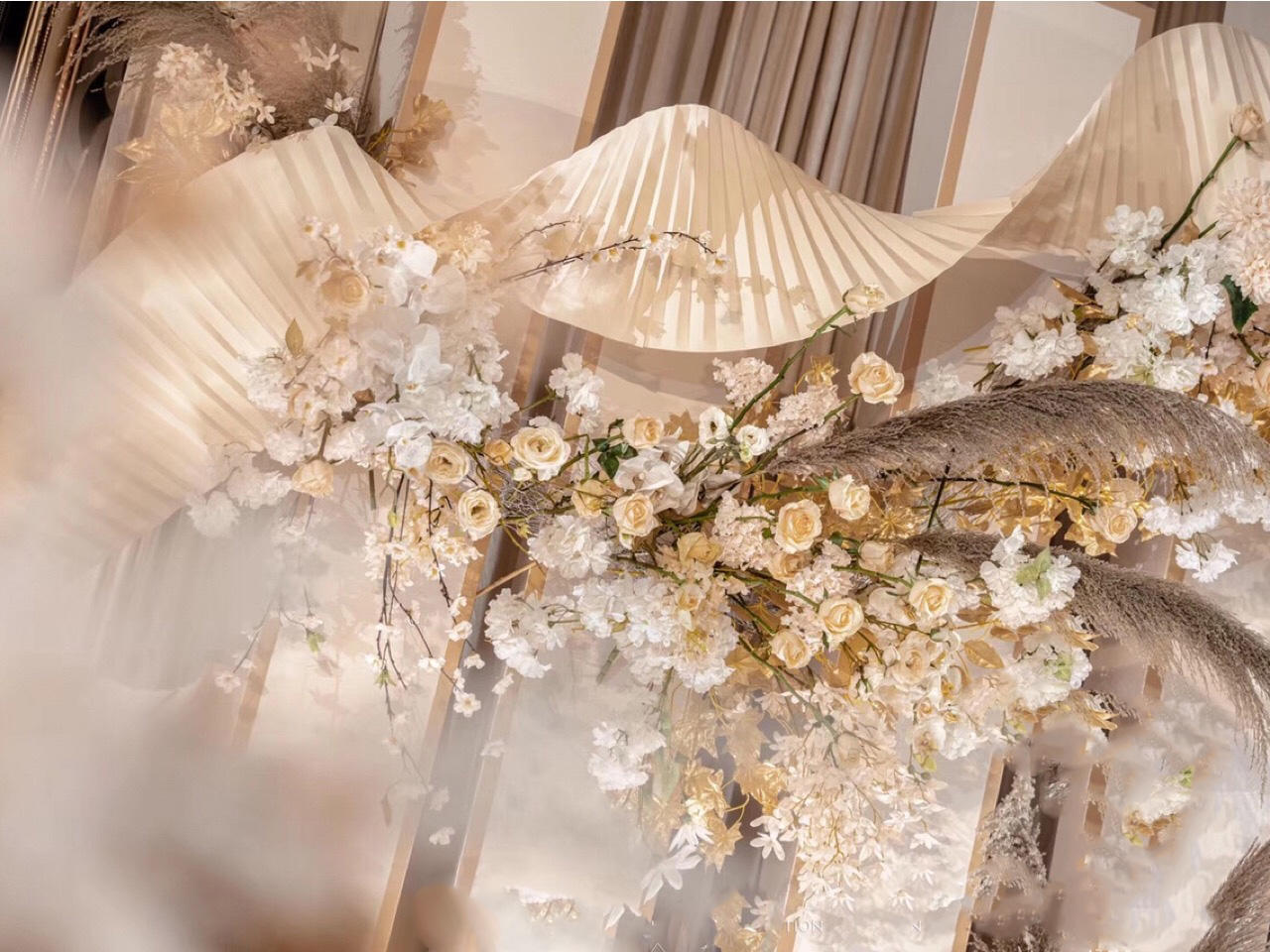 香槟色西式简约大方婚礼布置