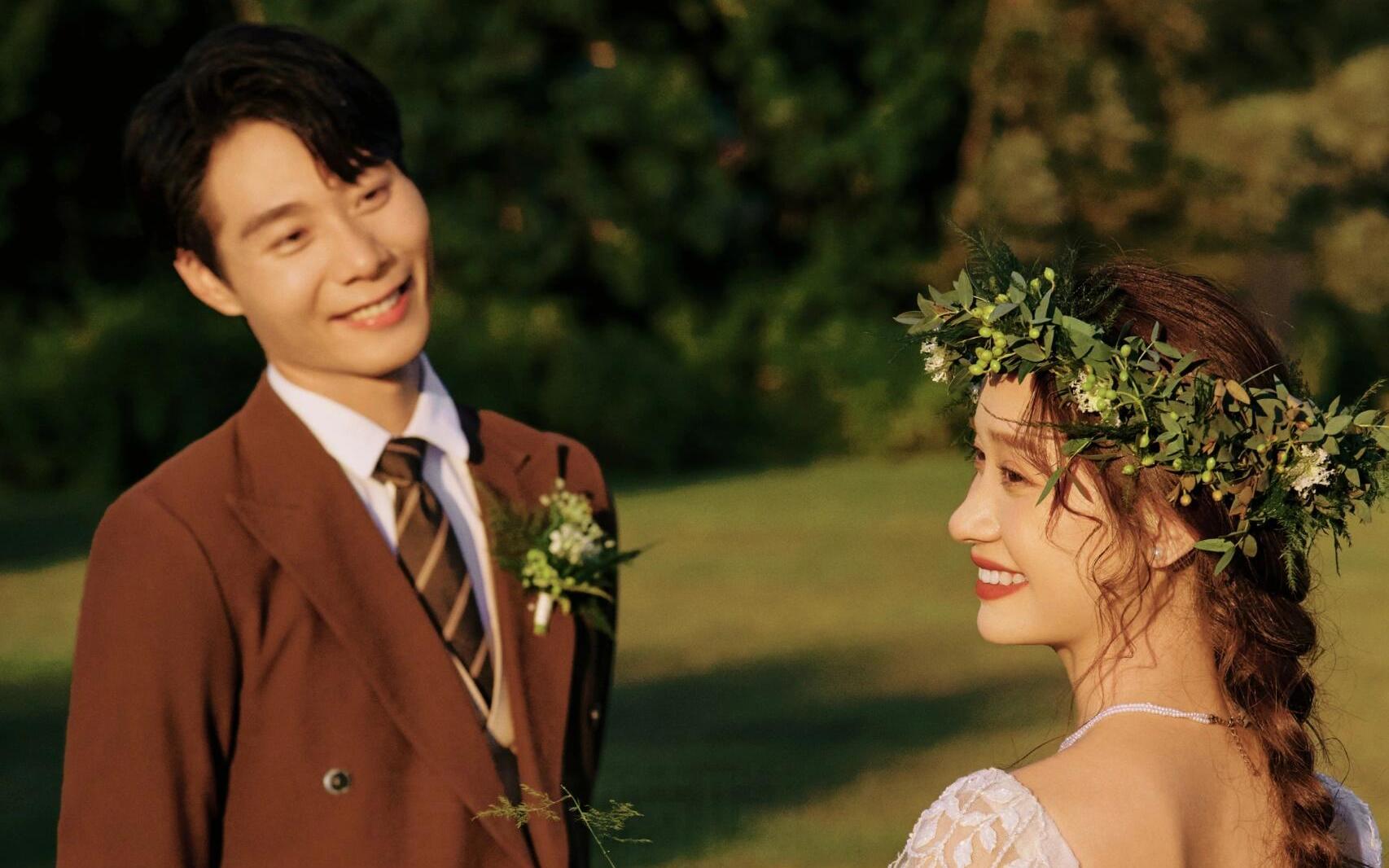 可以拍到的草坪婚纱照!