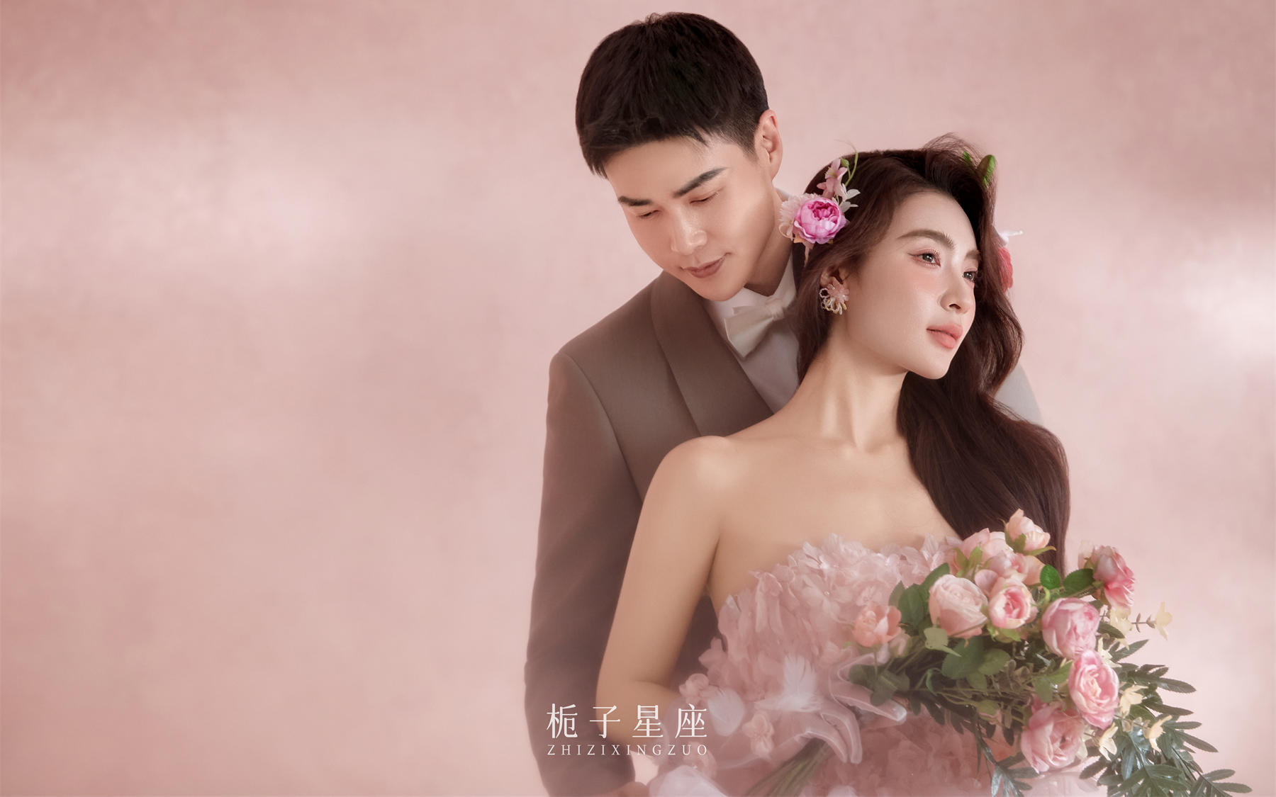 粉色花神婚纱照🌸光影与花瓣共舞的诗篇