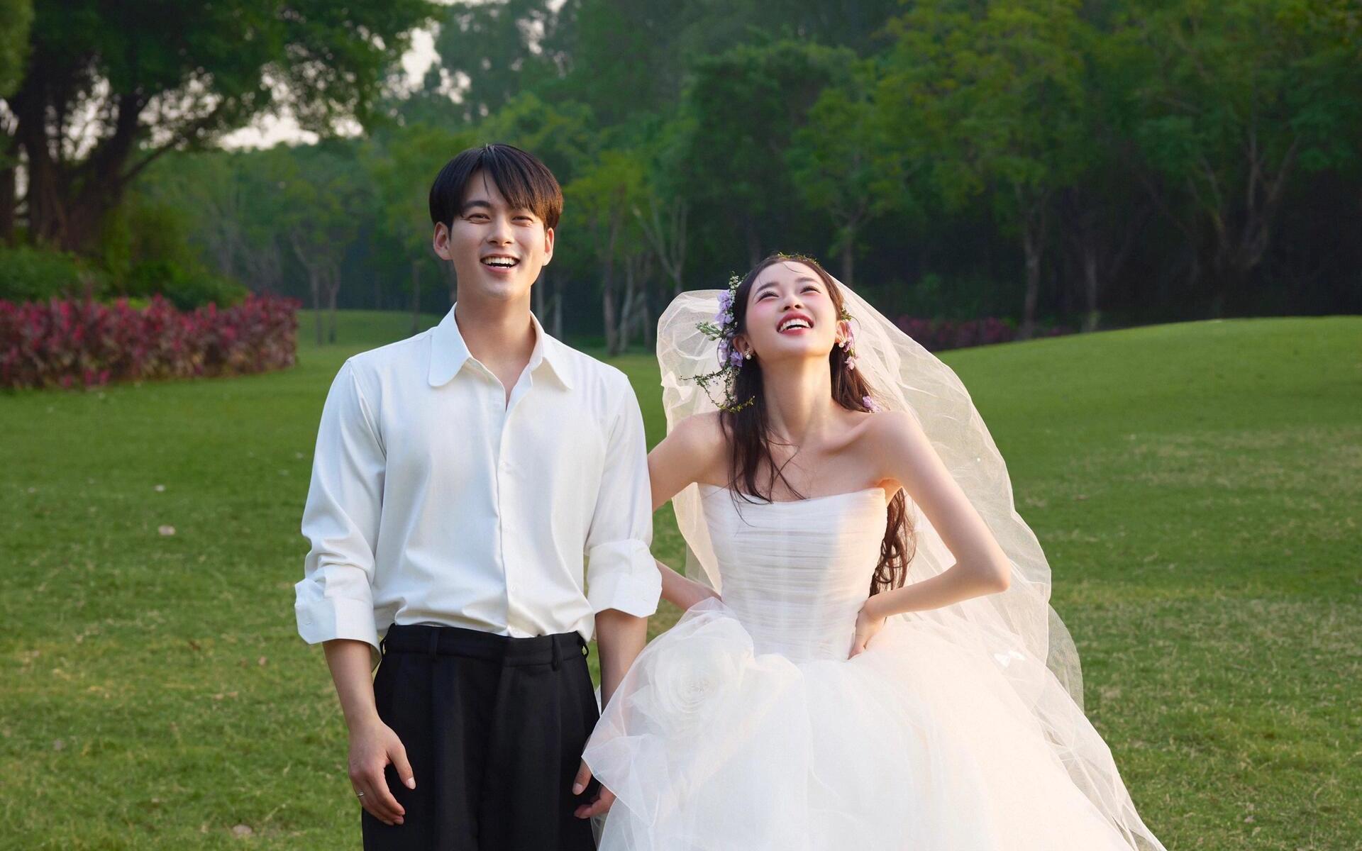 砰然心动❤嘎嘎出片的森系草坪婚纱照