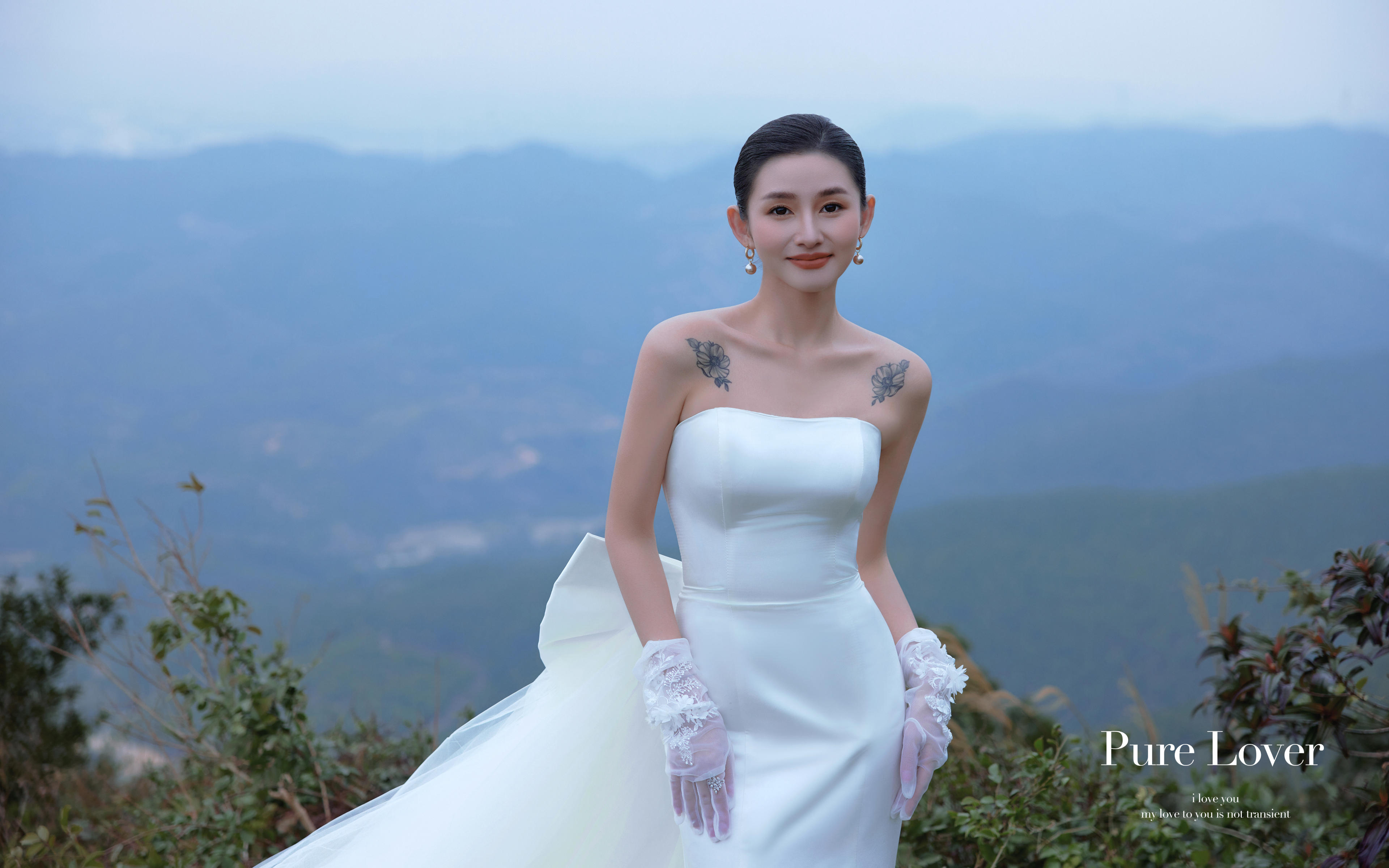 山顶草坪婚纱照，真是个浪漫又特别的想法