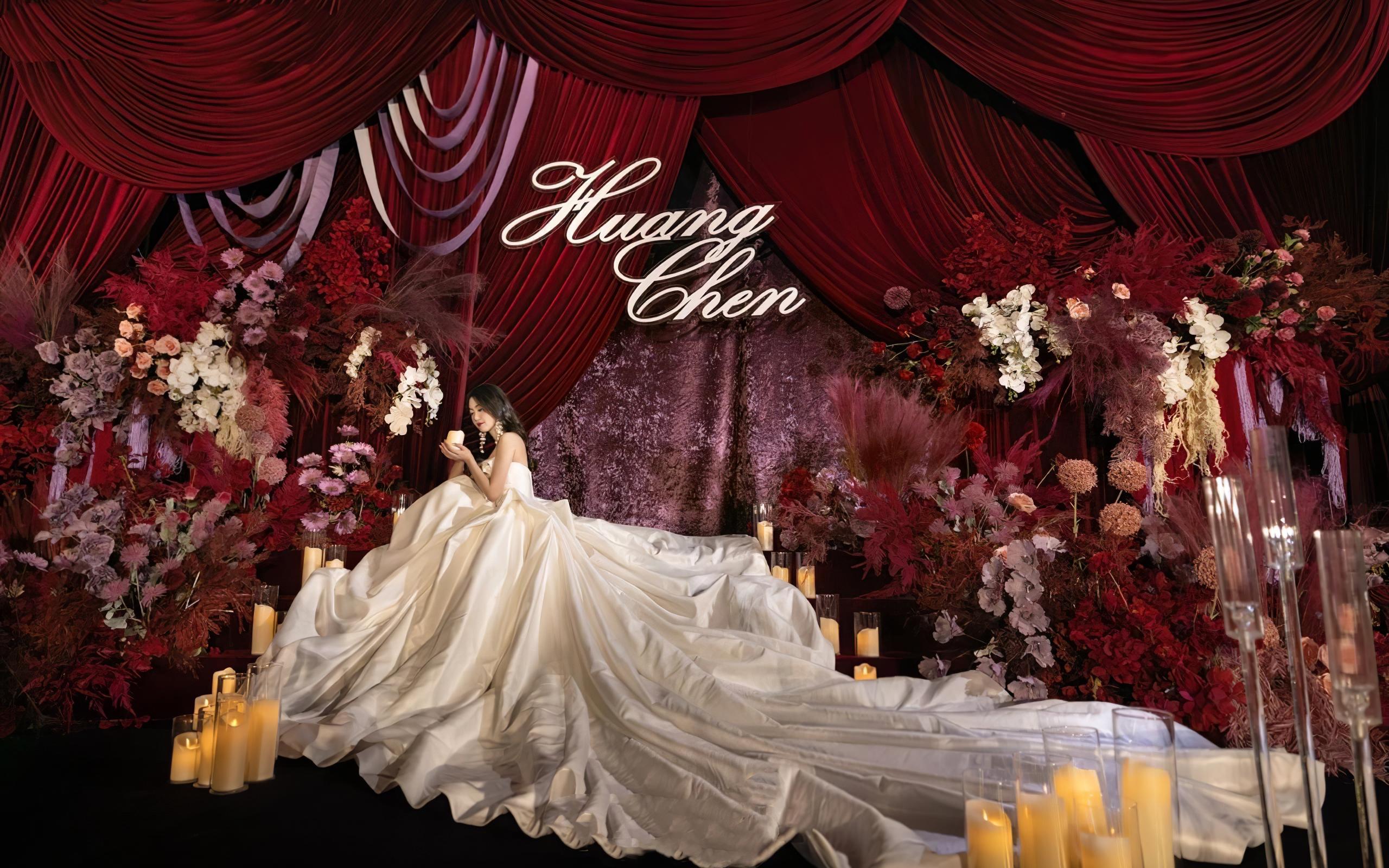 熾烈紅韻，躍動(dòng)視覺(jué)