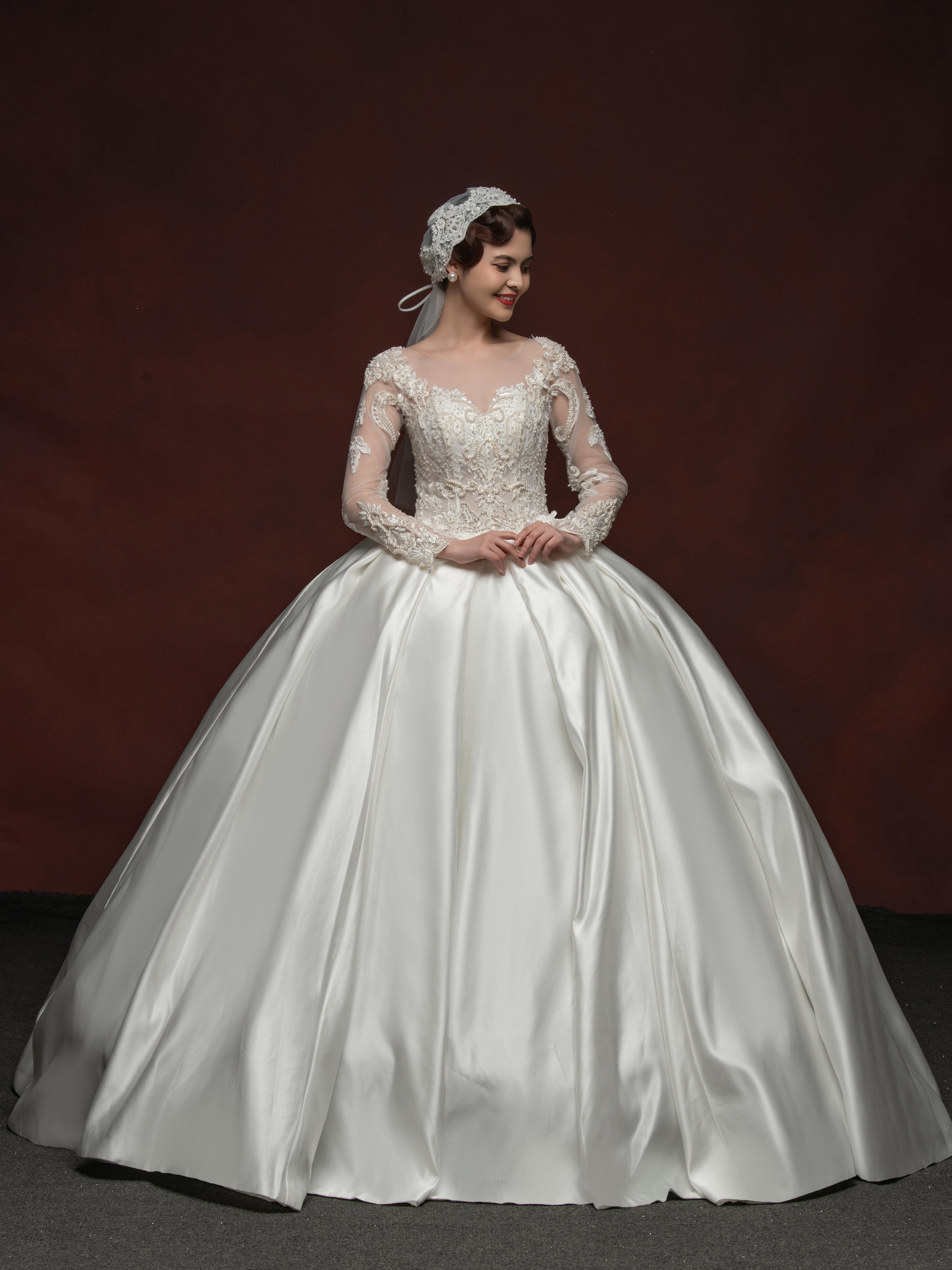 【展厅精选】—蕾丝缎面结合拖尾