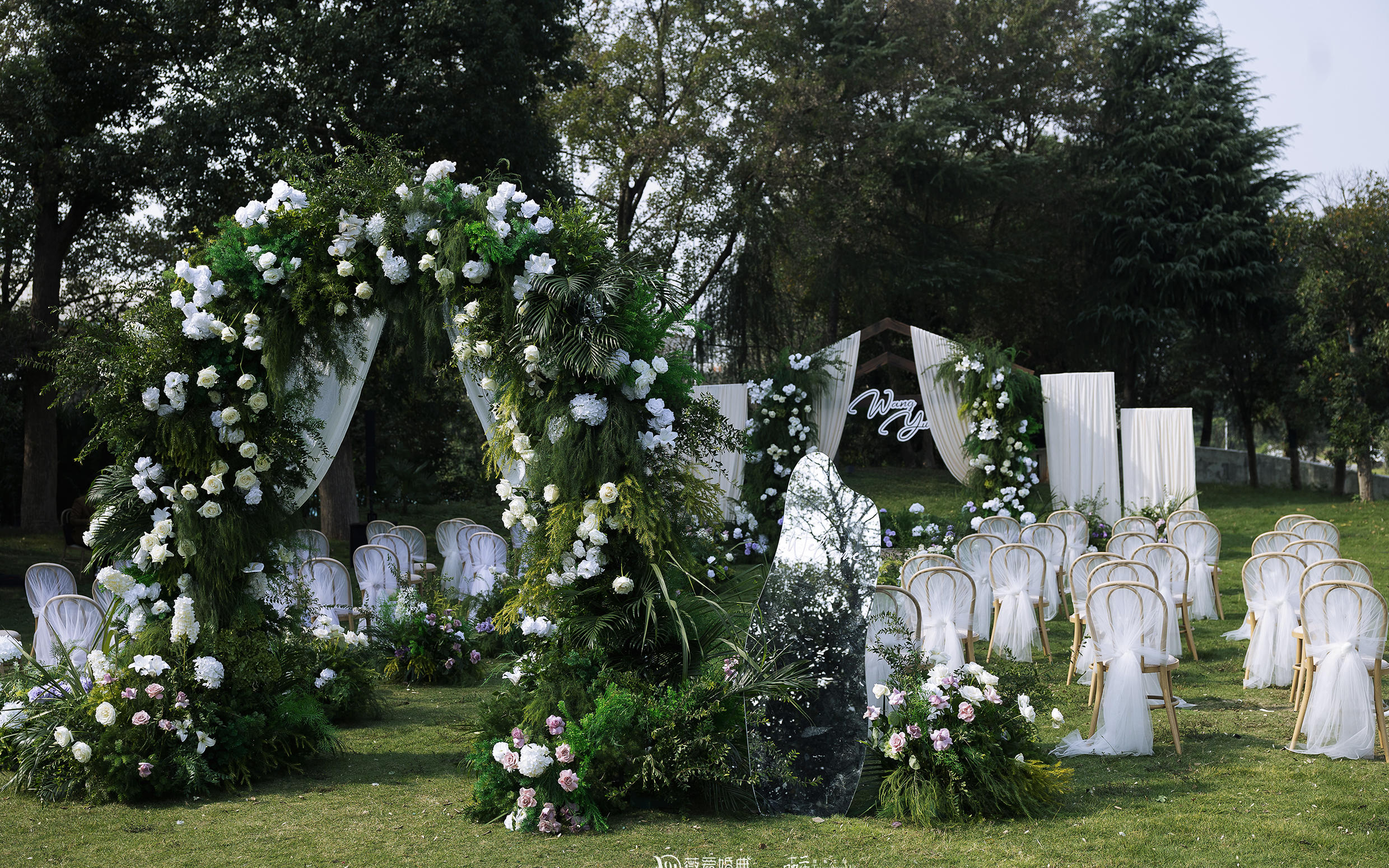 野生感白绿森系户外婚礼