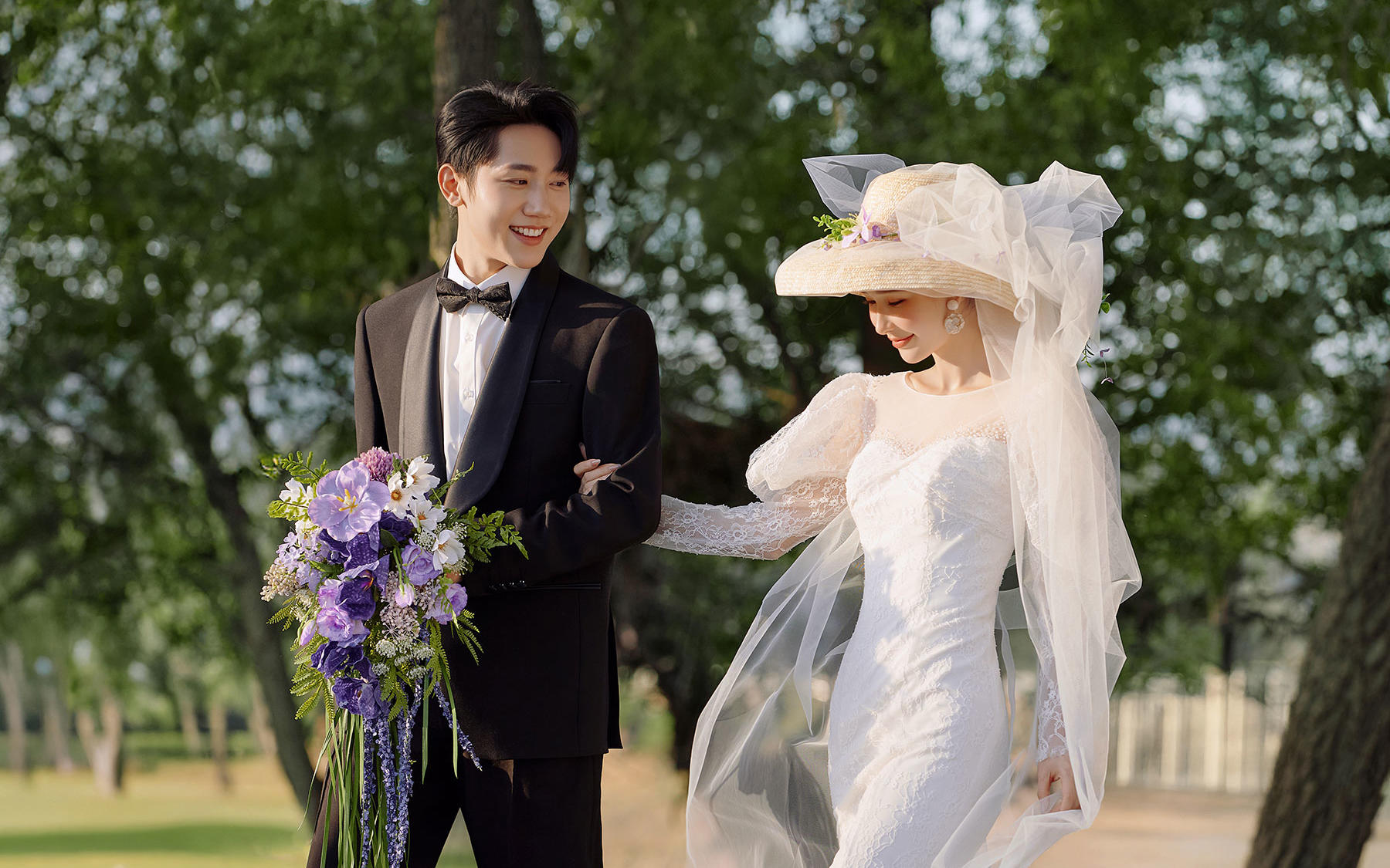赫本风婚纱照✨紫花礼帽浪漫氛围拉满