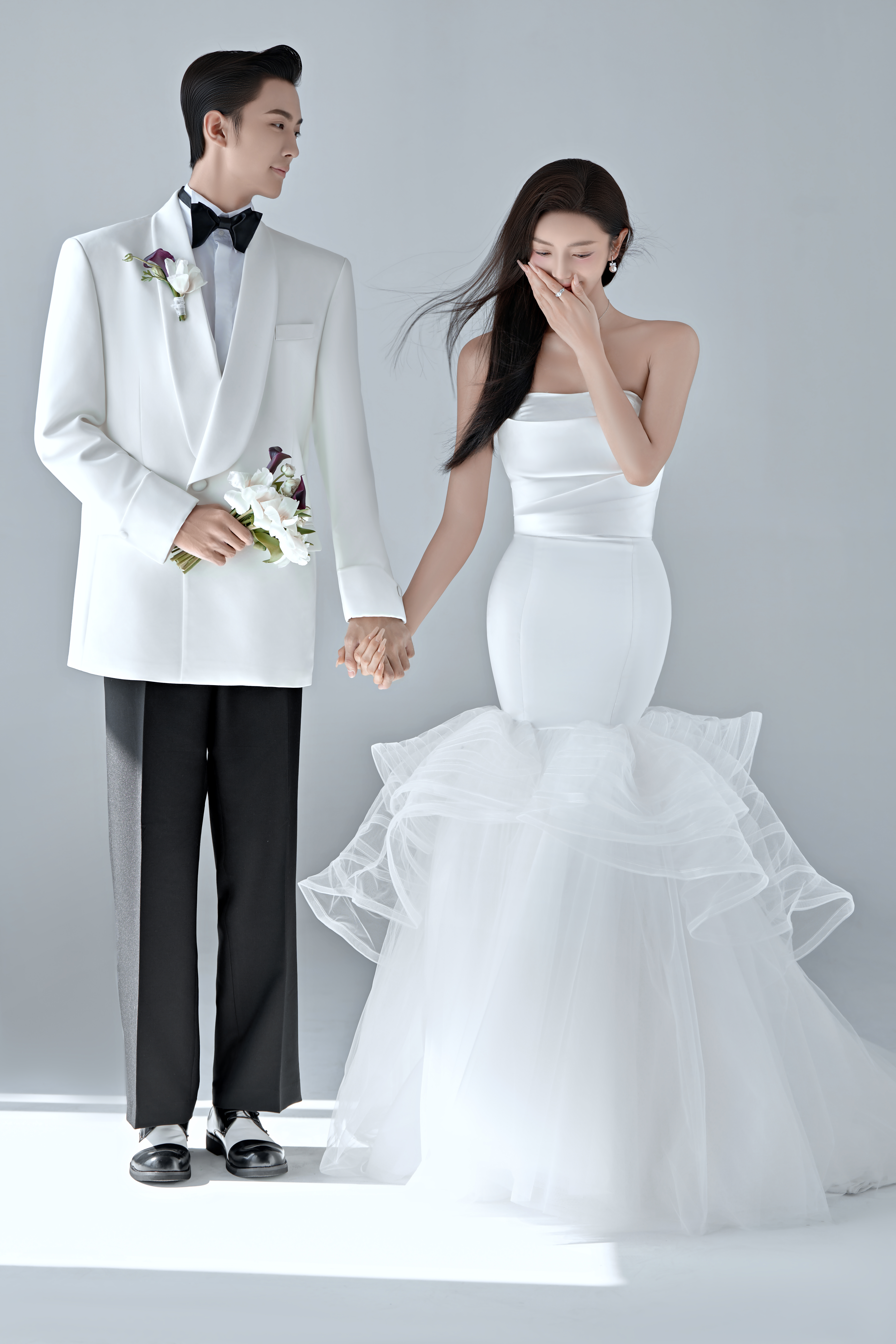 4699套餐送：跟妝+新娘4套+伴娘服+伴郎服 