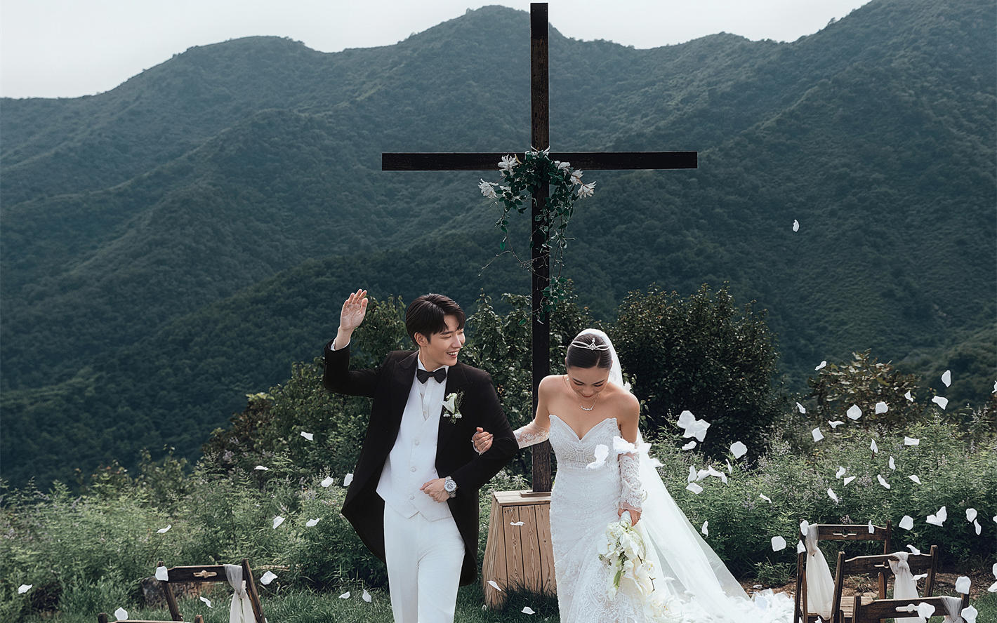 山頂草坪氛圍感婚紗照