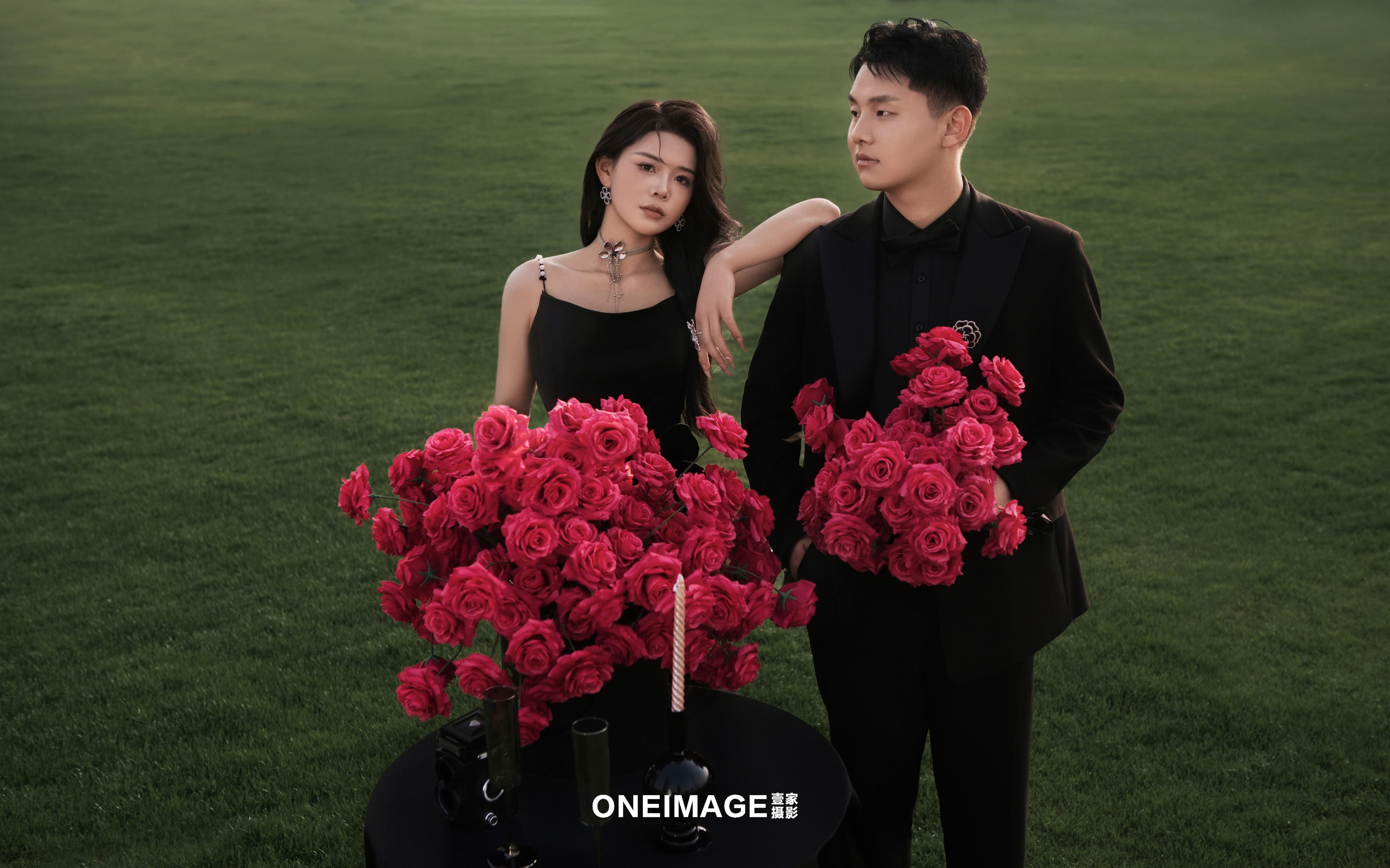 【壹家摄影】在菏泽拍到梦幻黑纱森系草坪婚纱照啦