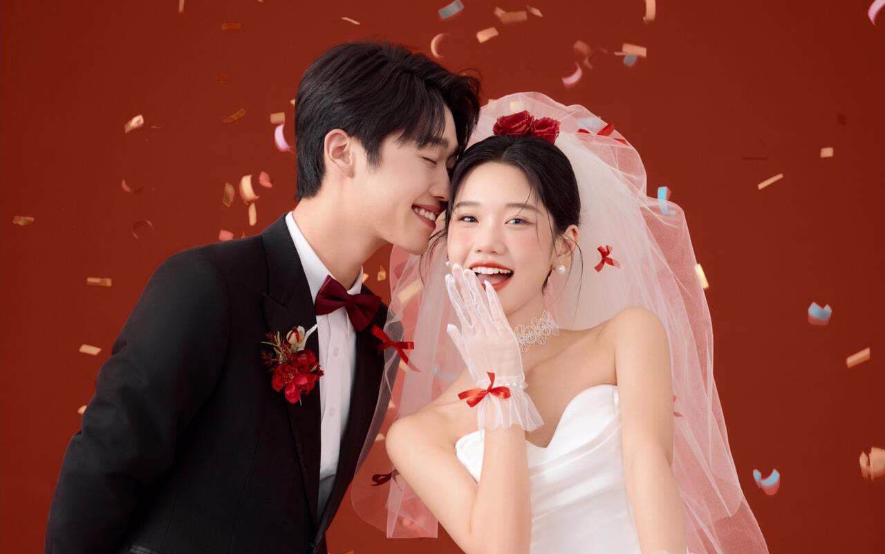 结婚啦‼️一眼心动的红底喜嫁婚纱照