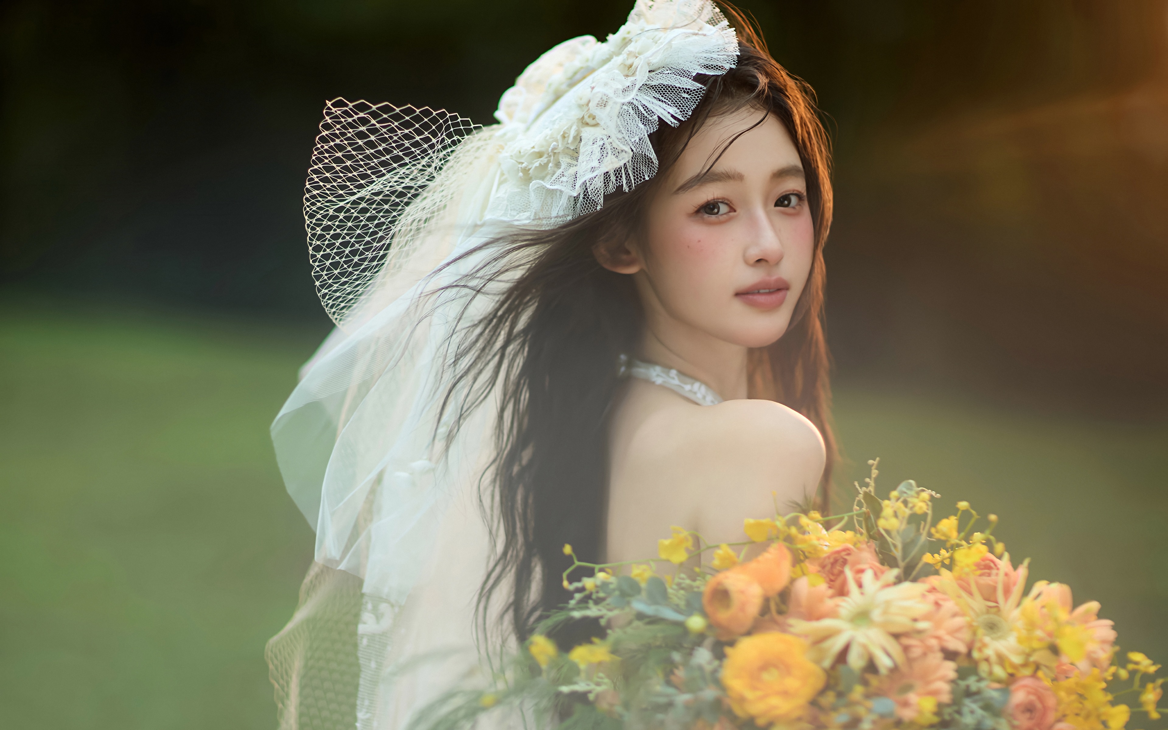 谁能拒绝这组自带柔光的森系草坪婚纱