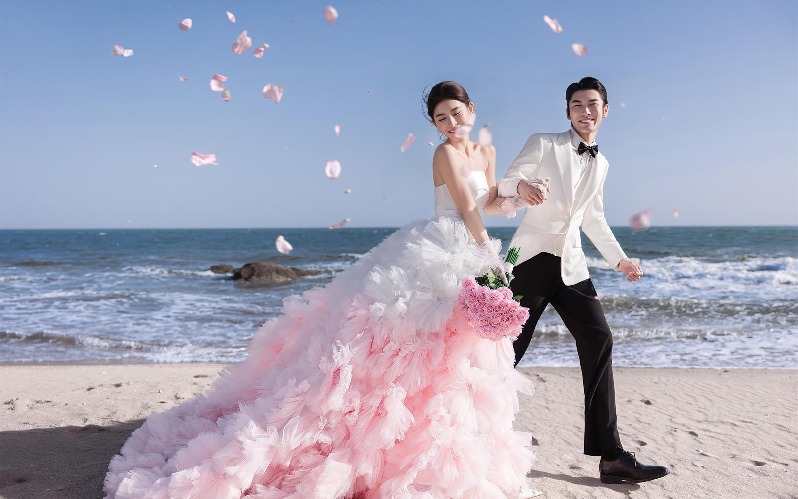 粉裙海景沙灘婚紗照