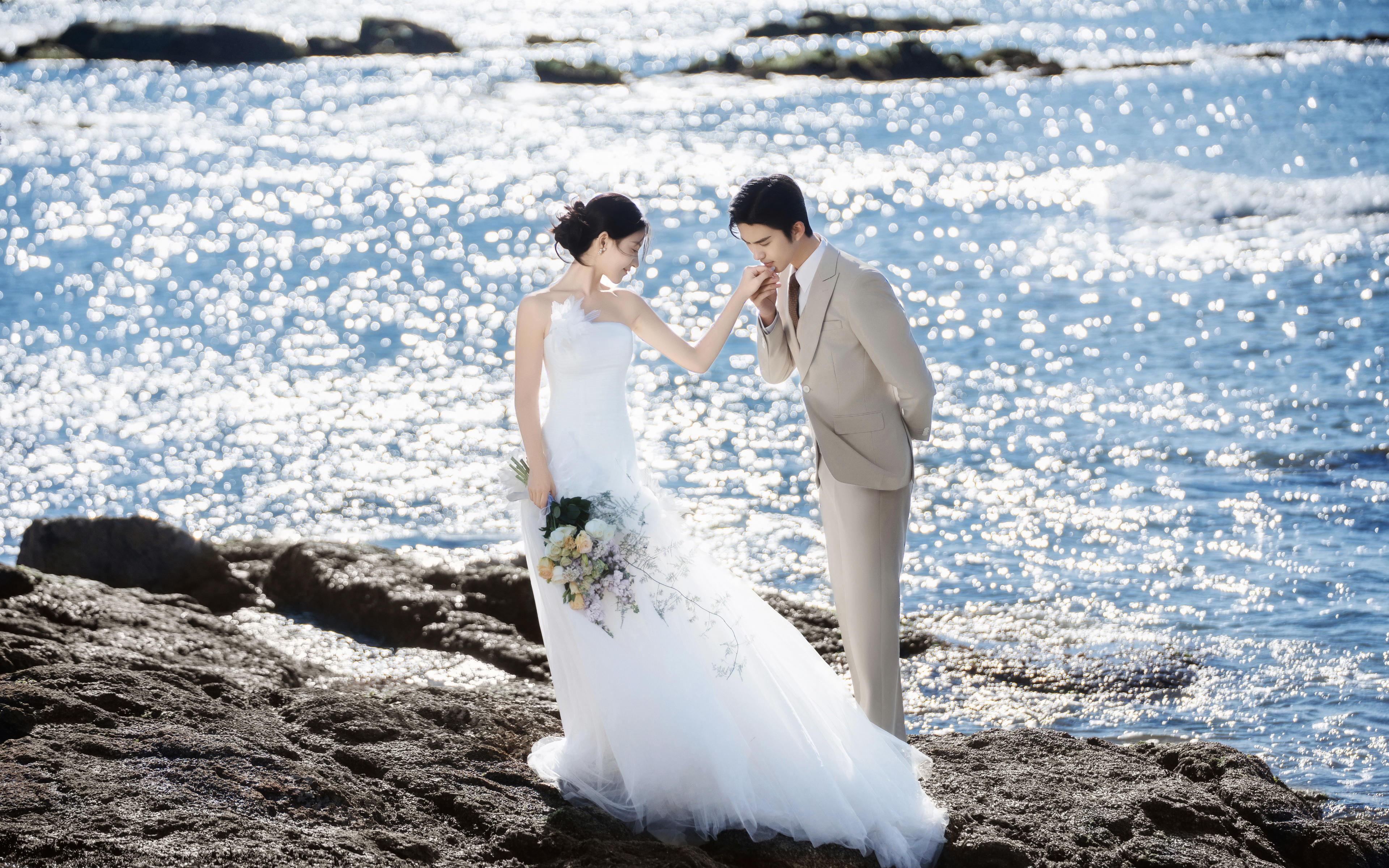 面面夫婦/海邊礁石