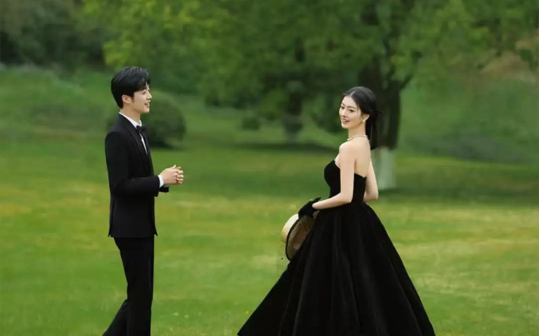 太美了  谁都想拍一组这样的赫本风婚纱照