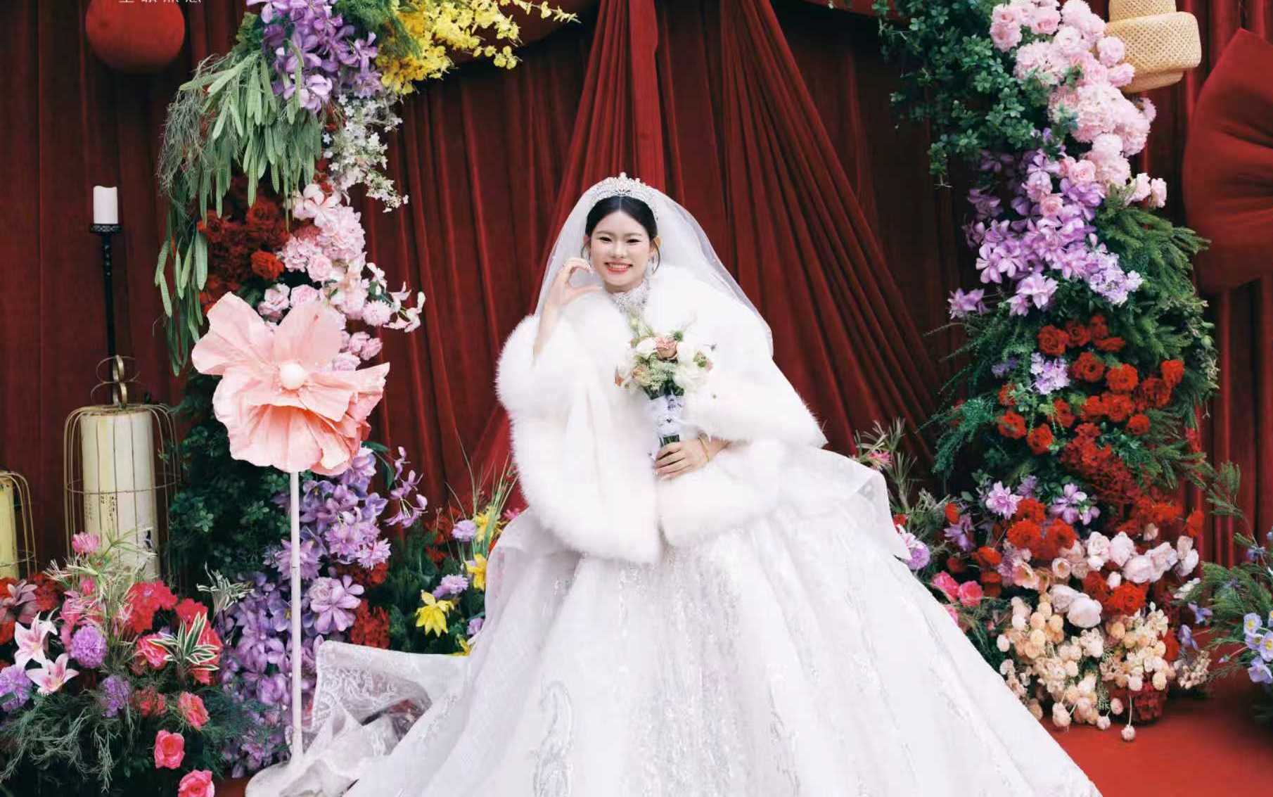 超大蝴蝶結(jié)新款花藝只要9999？笑得比春花還燦爛