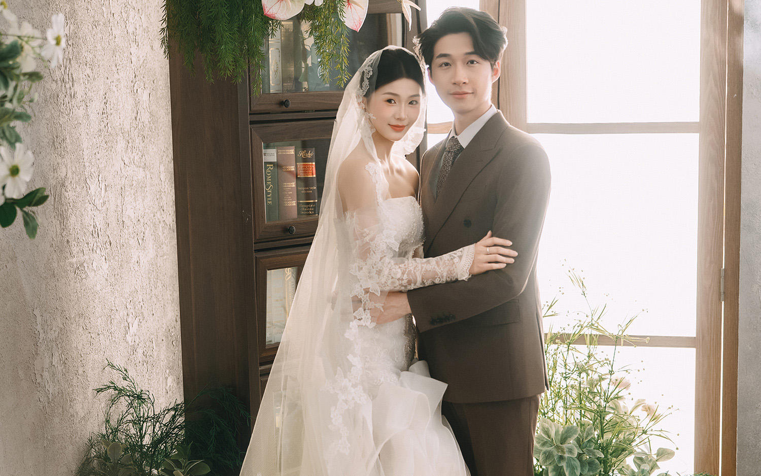 蕾絲魚尾裹身，內(nèi)景柔光寫詩