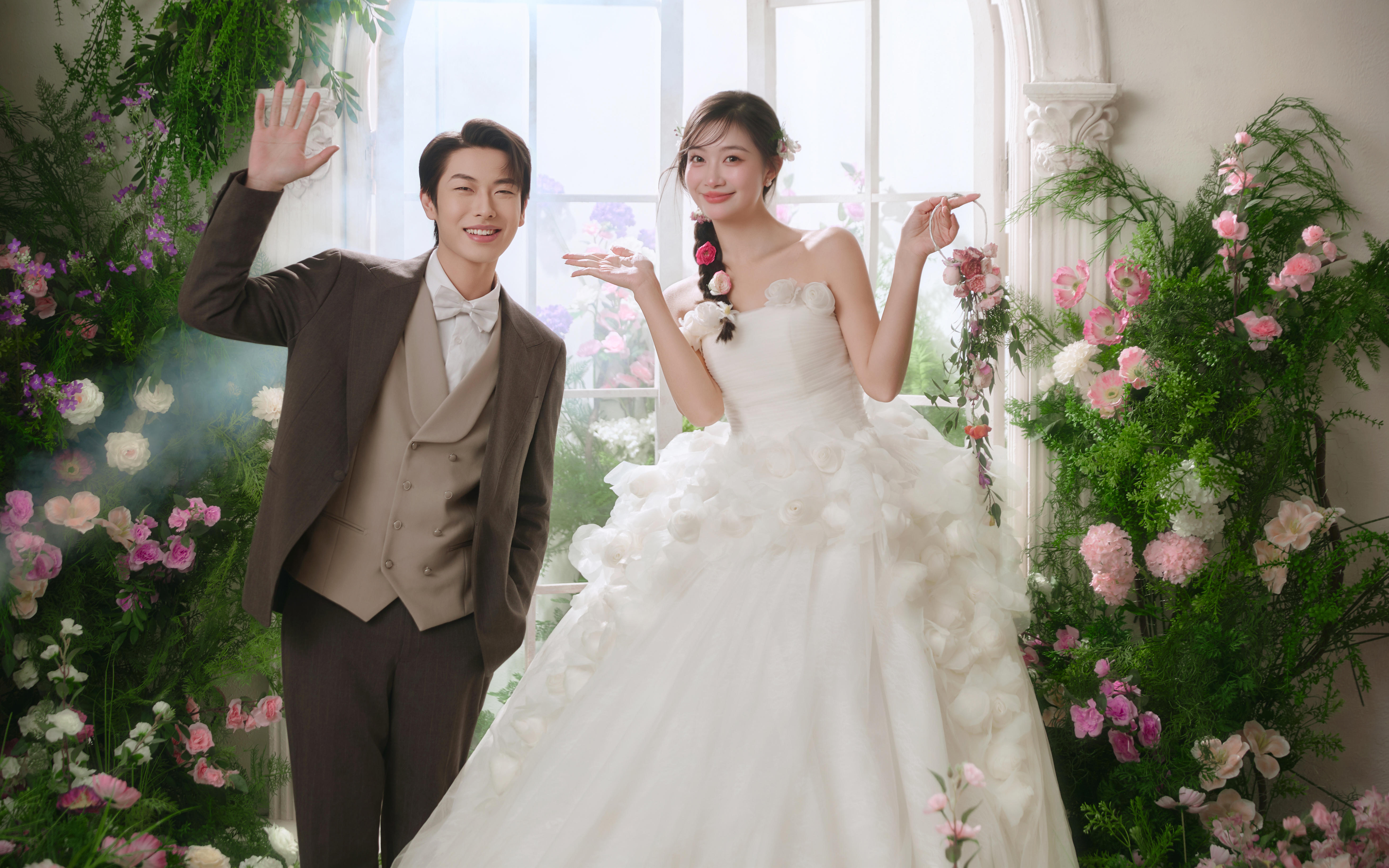 被鮮花包裹的瞬間??花房婚紗照甜鼠我